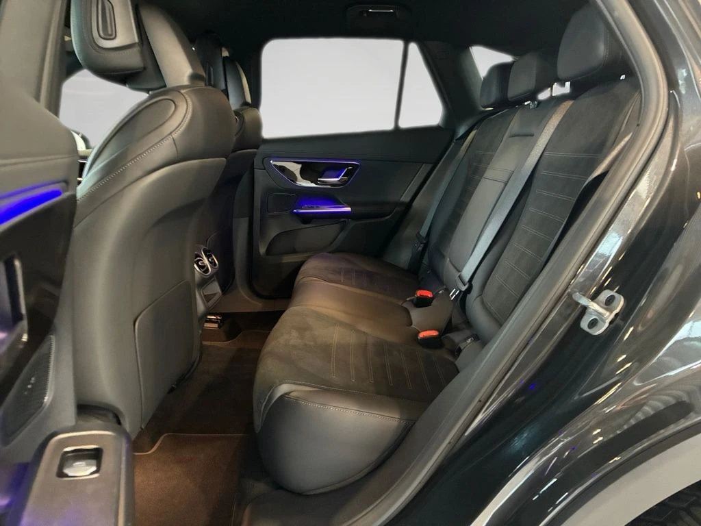 Mercedes-Benz-GLC 300 d-image-9