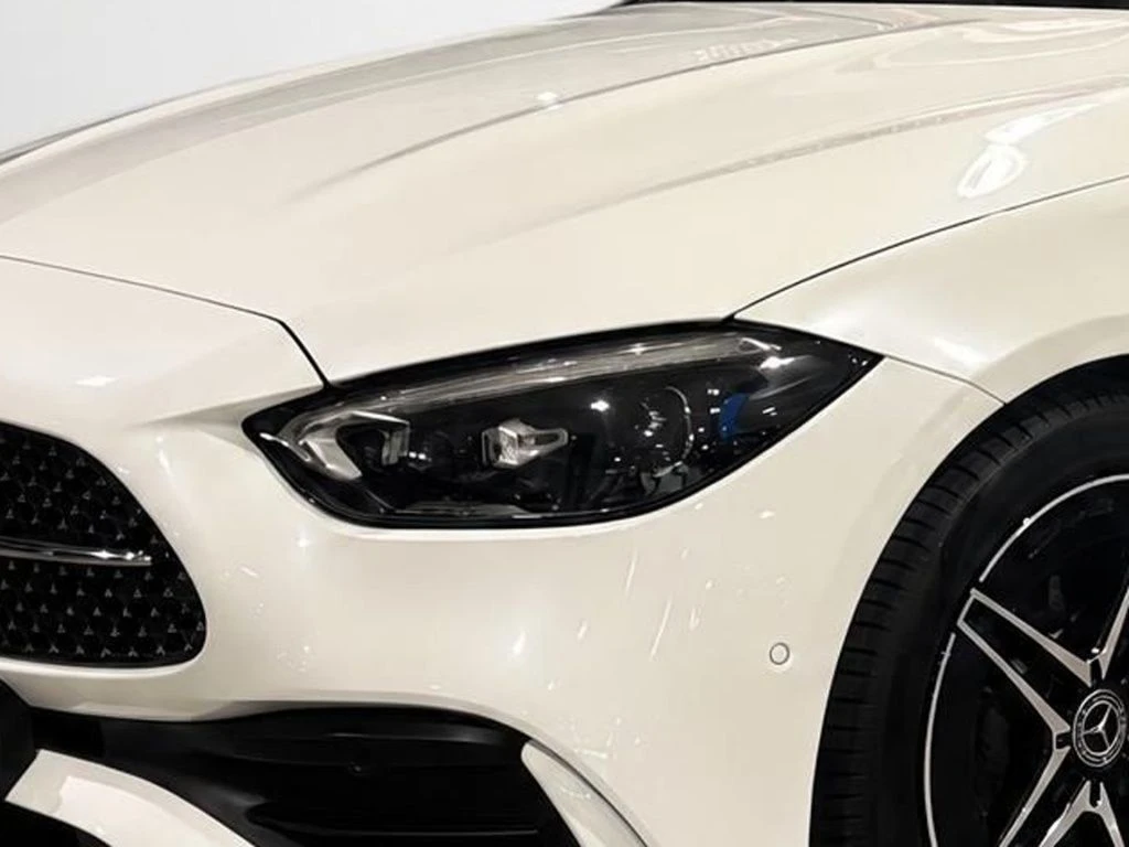 Mercedes-Benz-C-Klasse 300-image-4