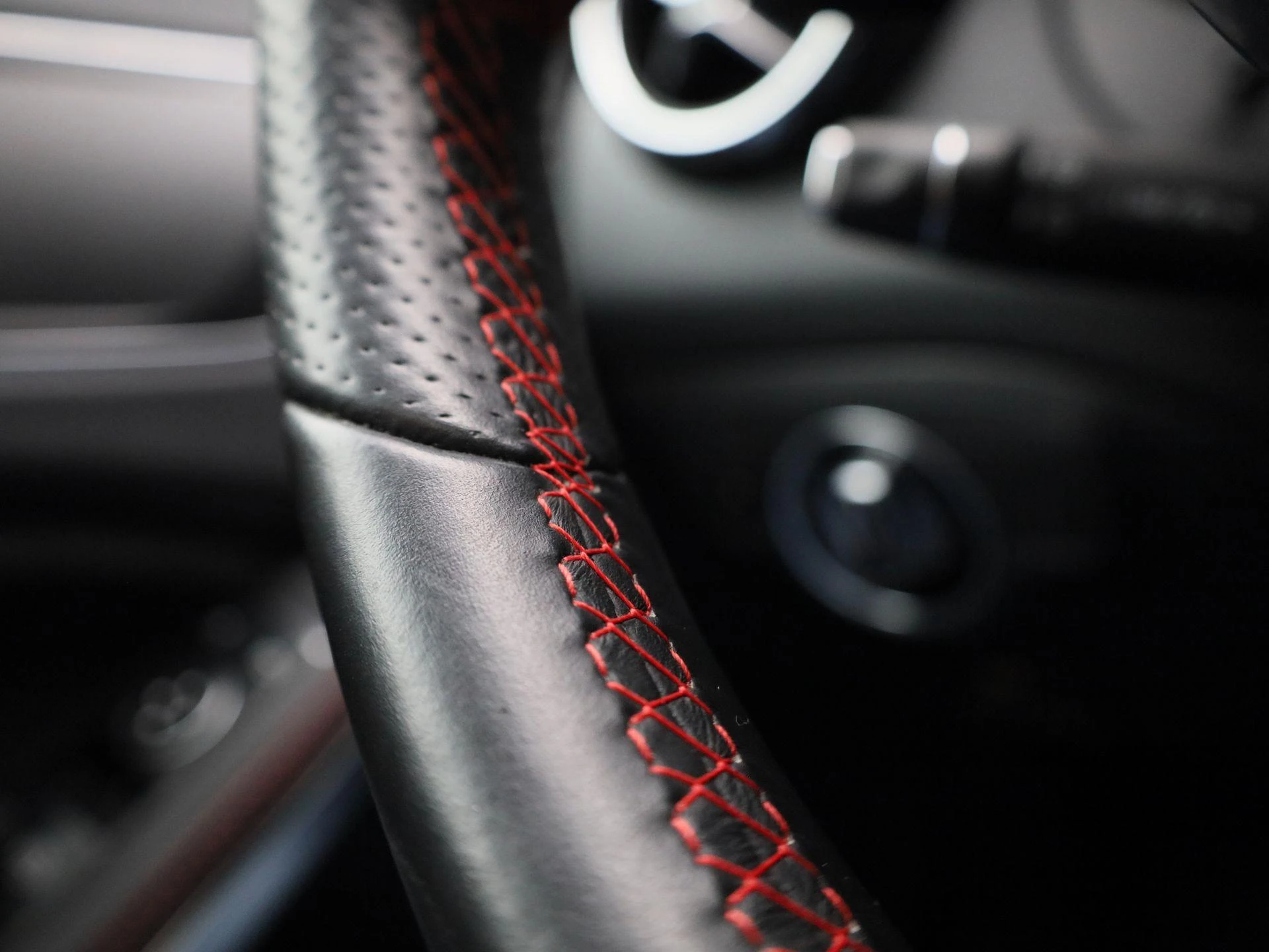 Mercedes-Benz-GLA-image-26