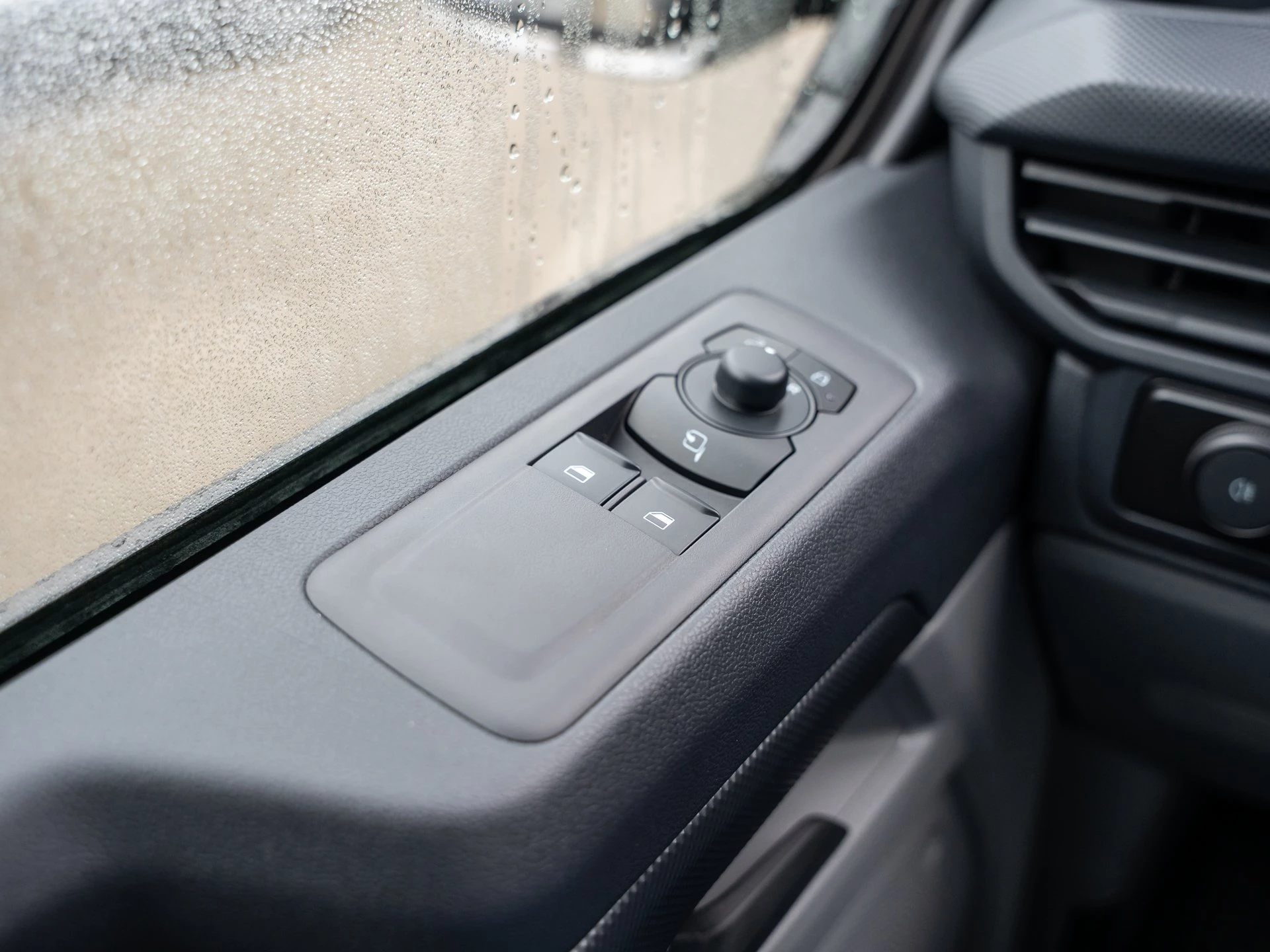 Ford-Transit Custom-image-19