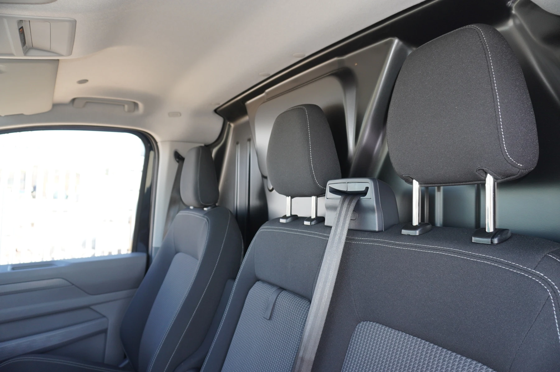 Volkswagen-Transporter-image-8
