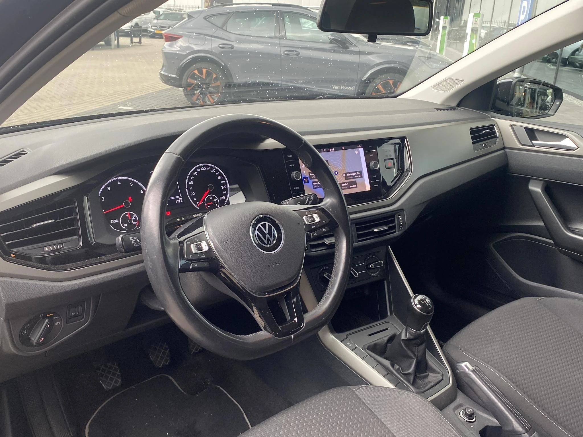 Volkswagen-Polo-image-3