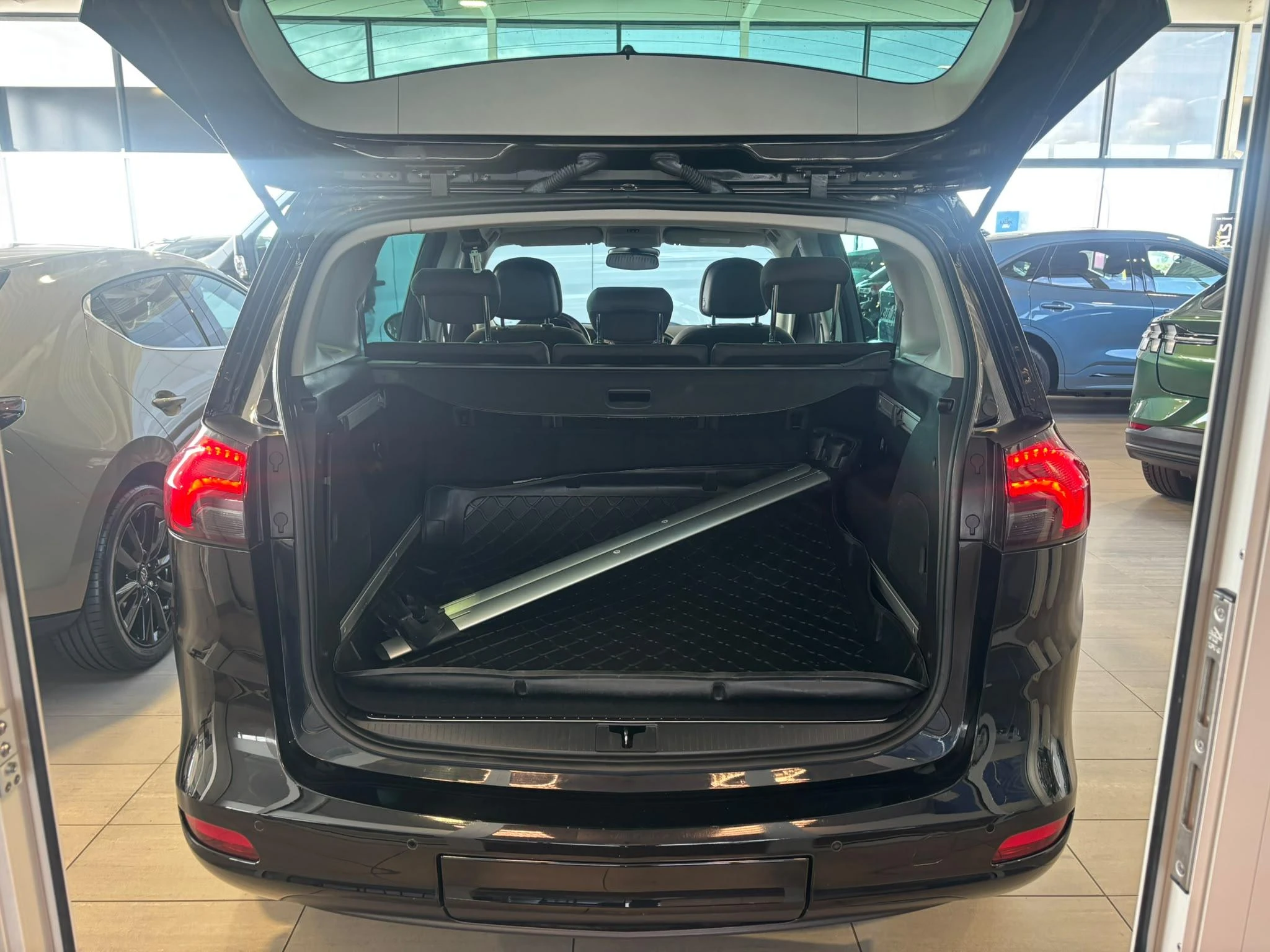 Opel-Zafira Tourer-image-5