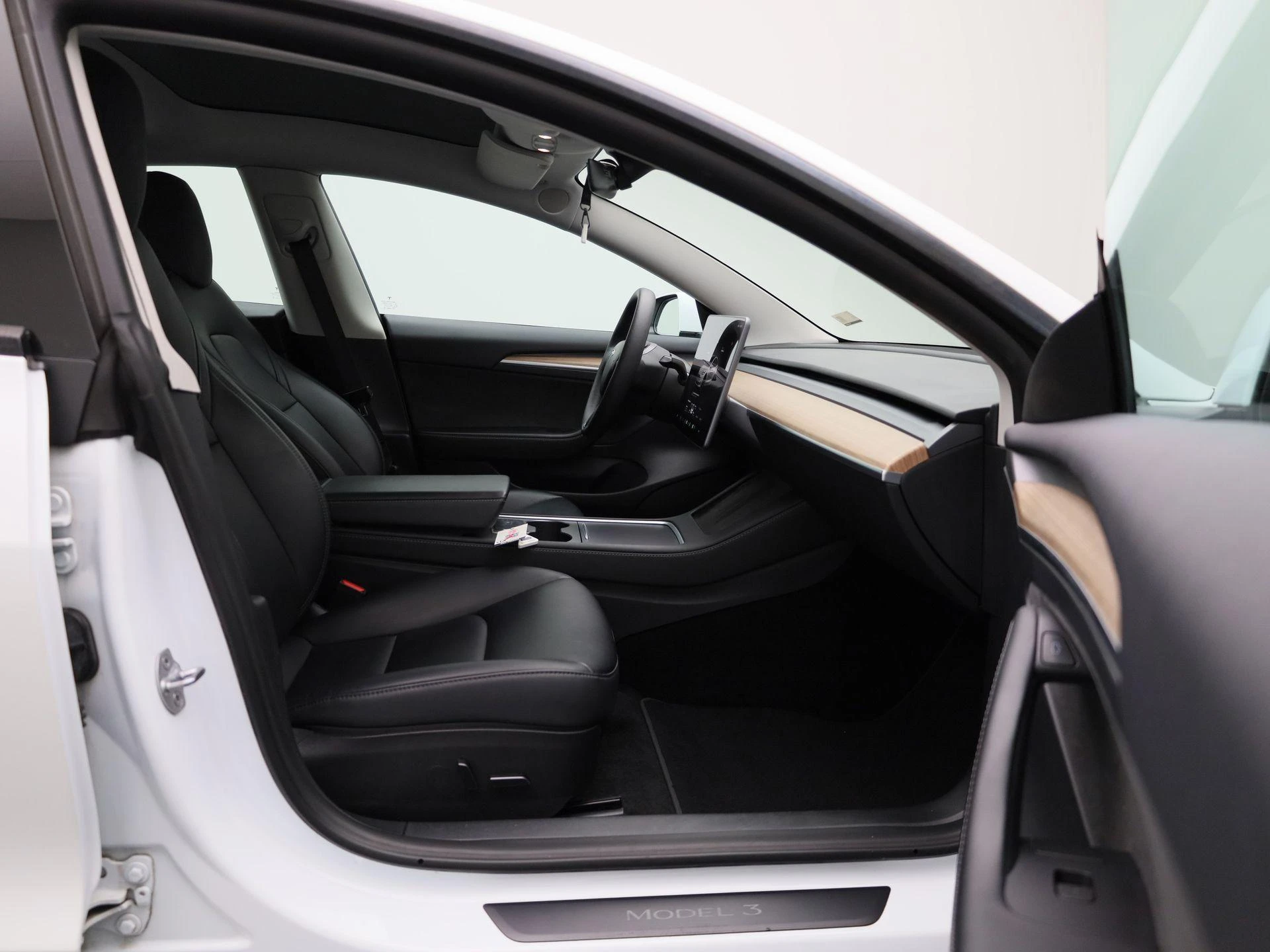Tesla-Model 3-image-38