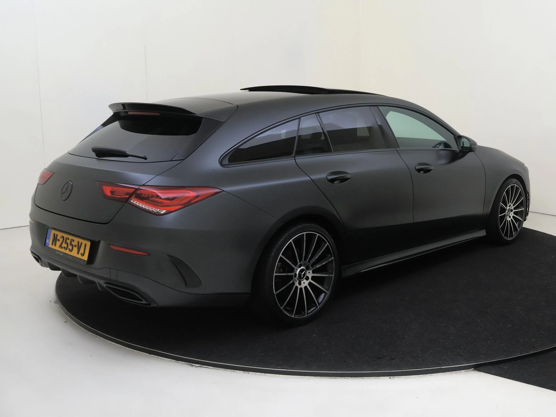 Mercedes-Benz-CLA-image-1