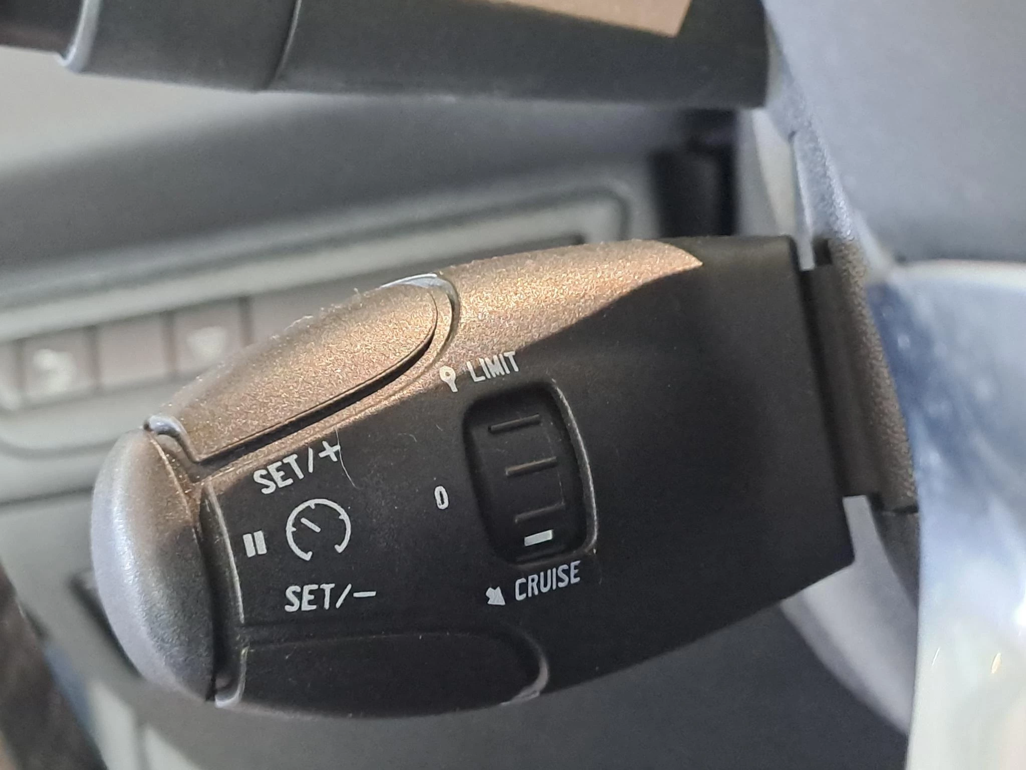 Peugeot-208-image-24