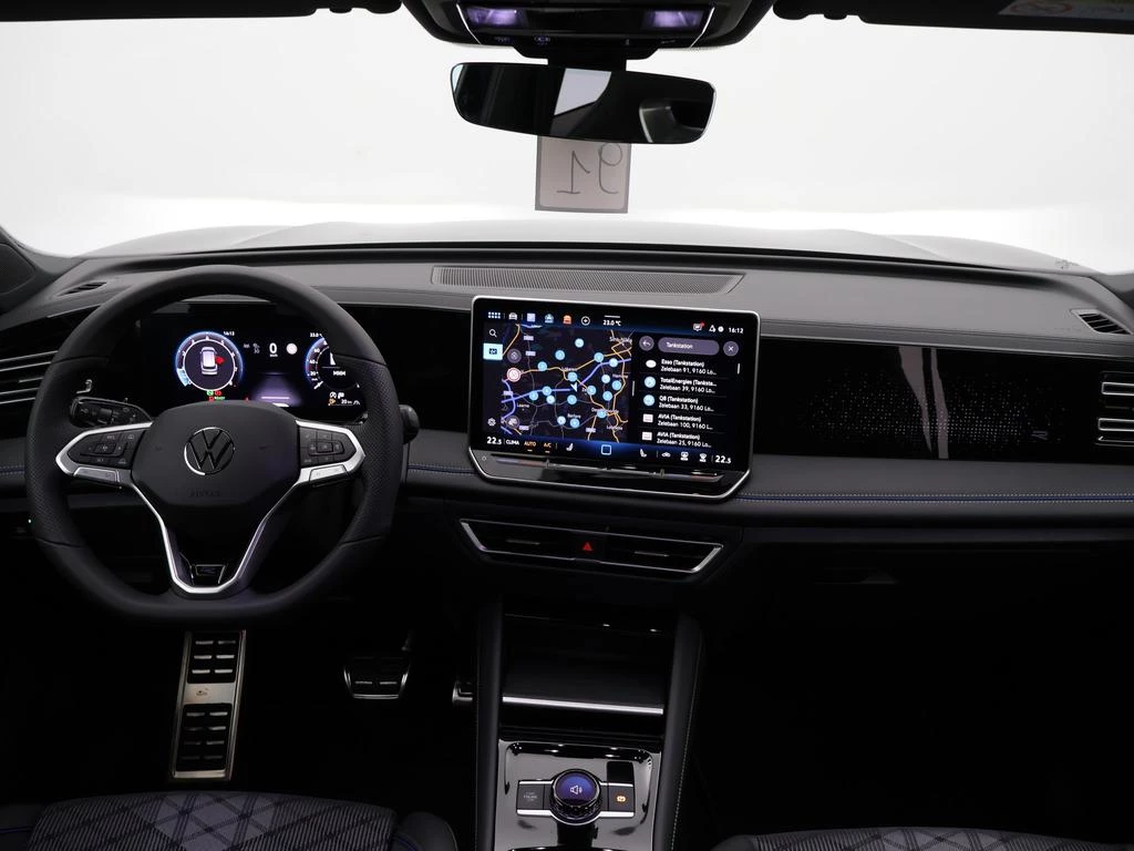 Volkswagen-Tiguan-image-13