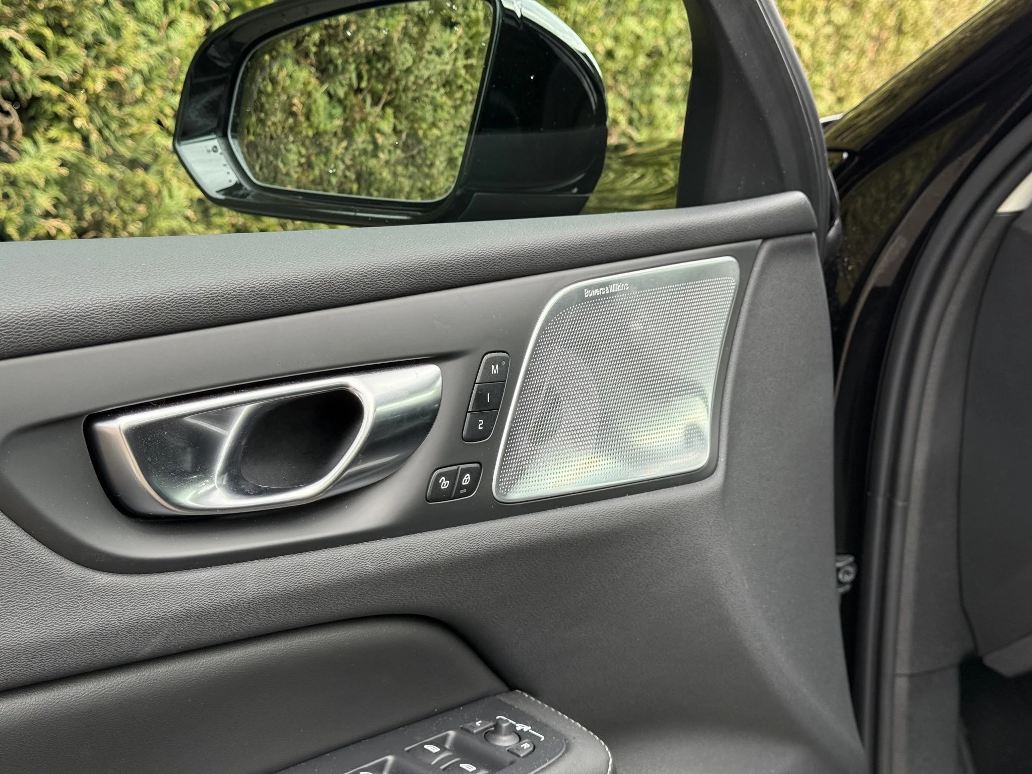 Volvo V60 T8 Plug-in hybrid AWD Ultra Dark