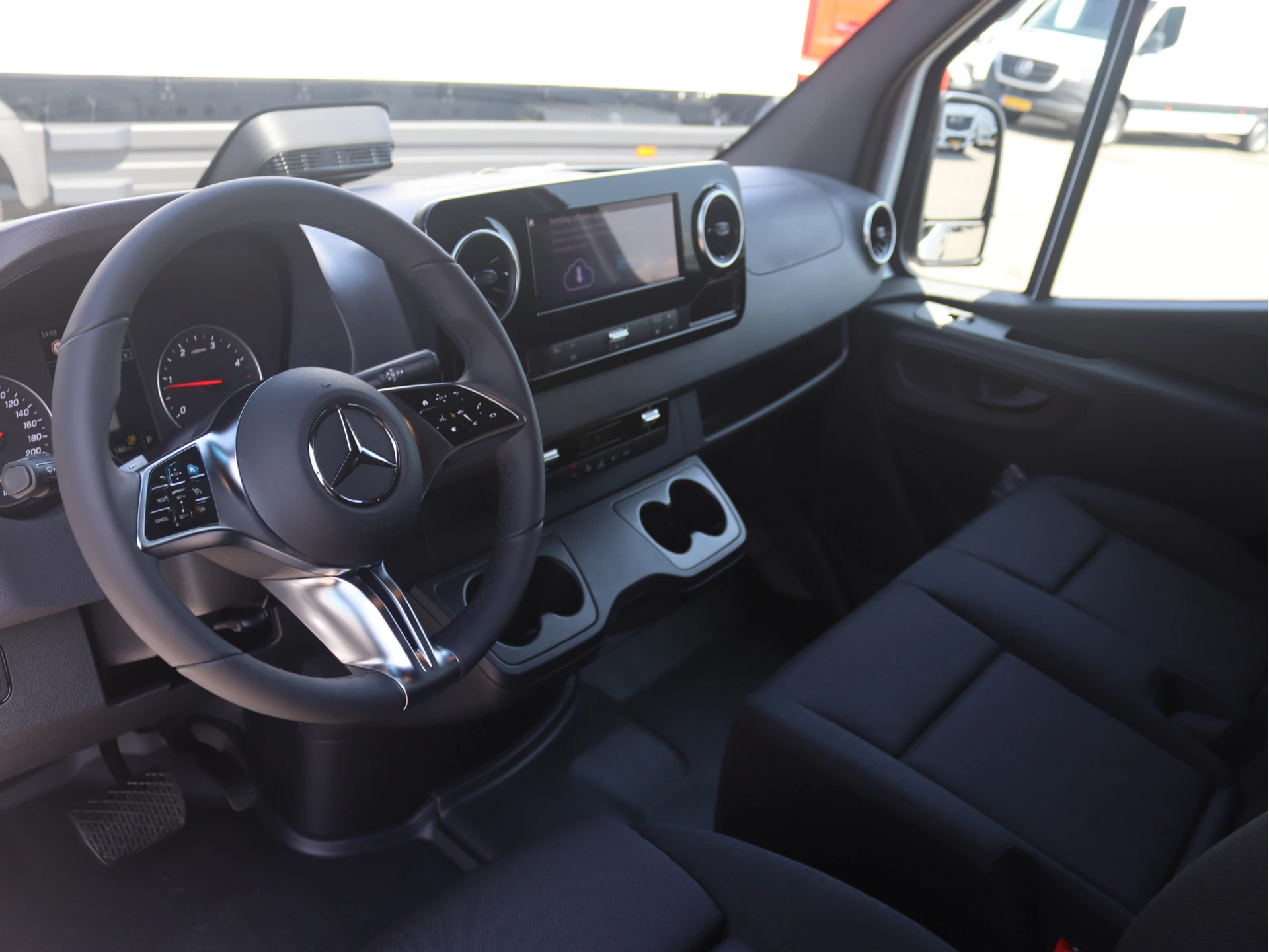 Mercedes-Benz-Sprinter-image-3