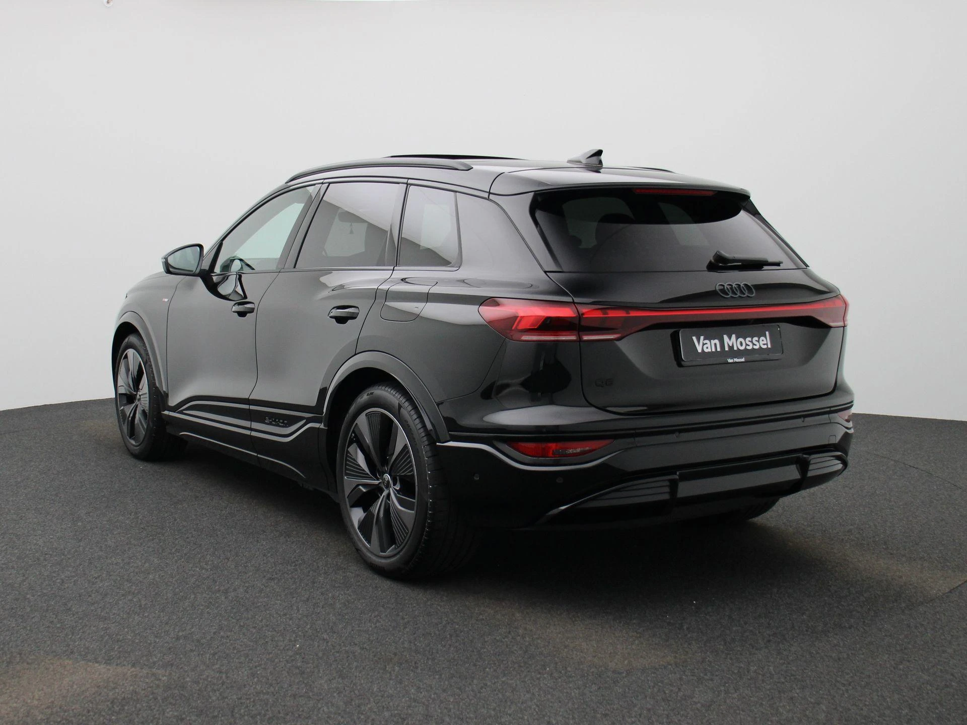 Audi-Q6 e-tron-image-1