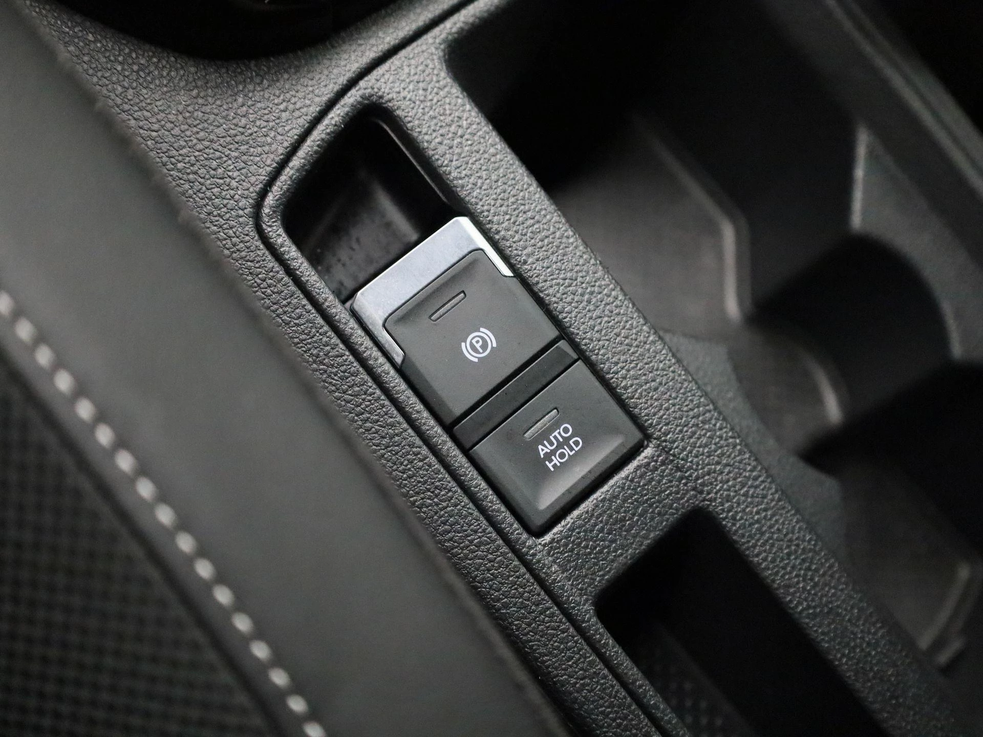 Volkswagen-T-Roc-image-18