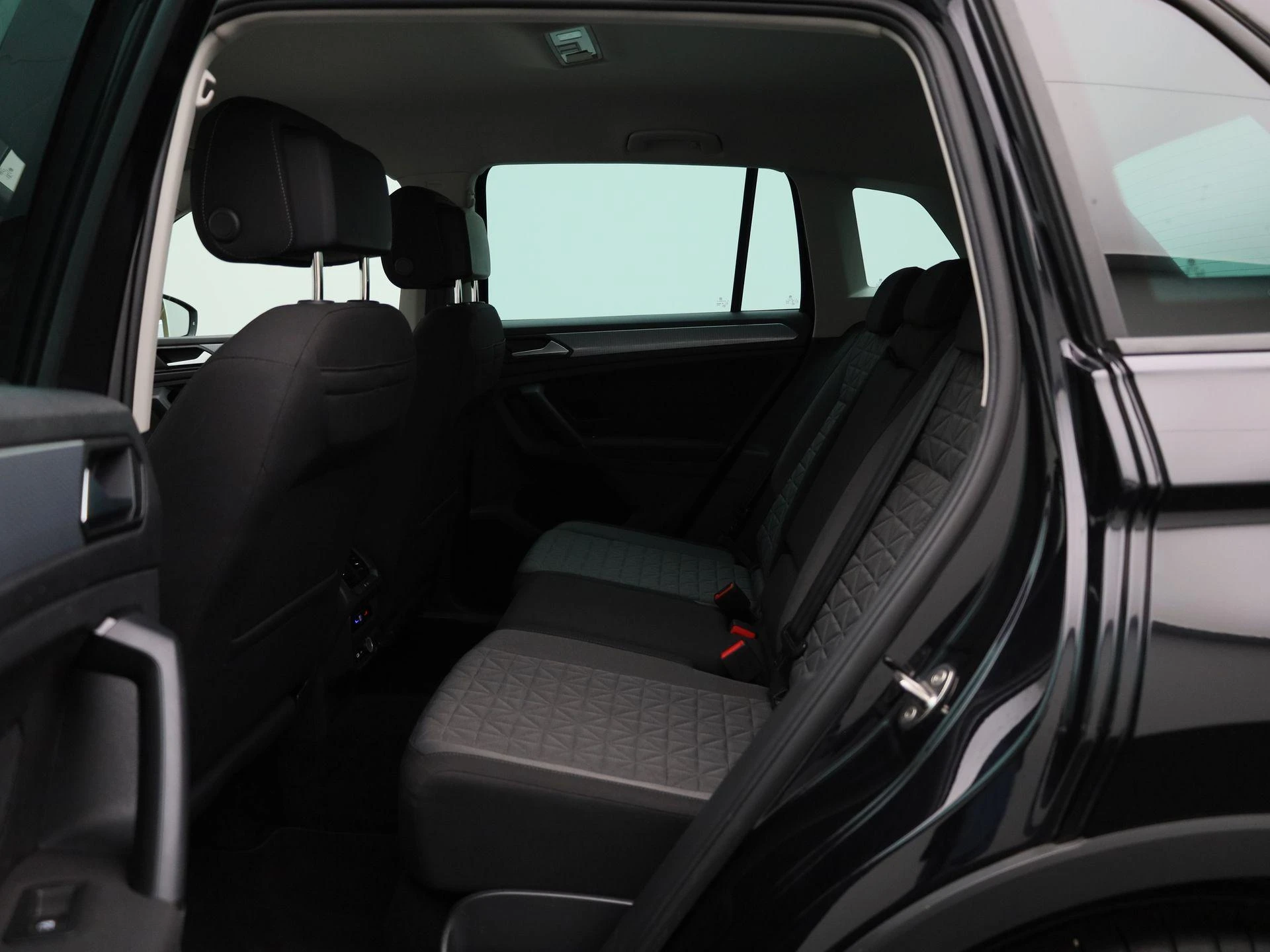 Volkswagen-Tiguan-image-9