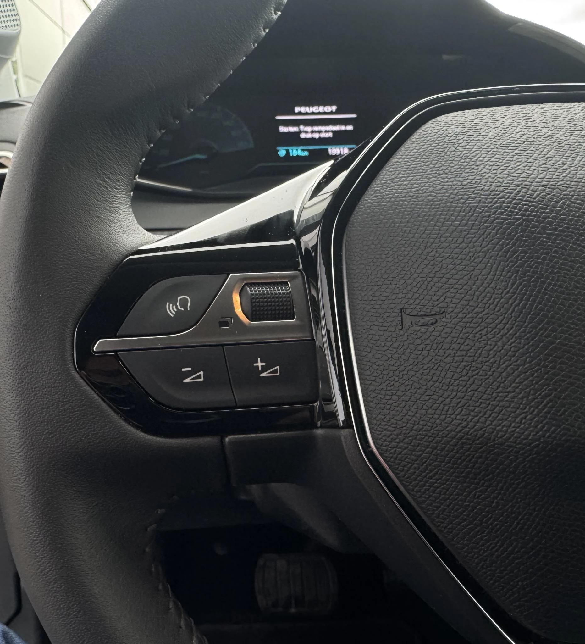 Peugeot-e-208-image-16