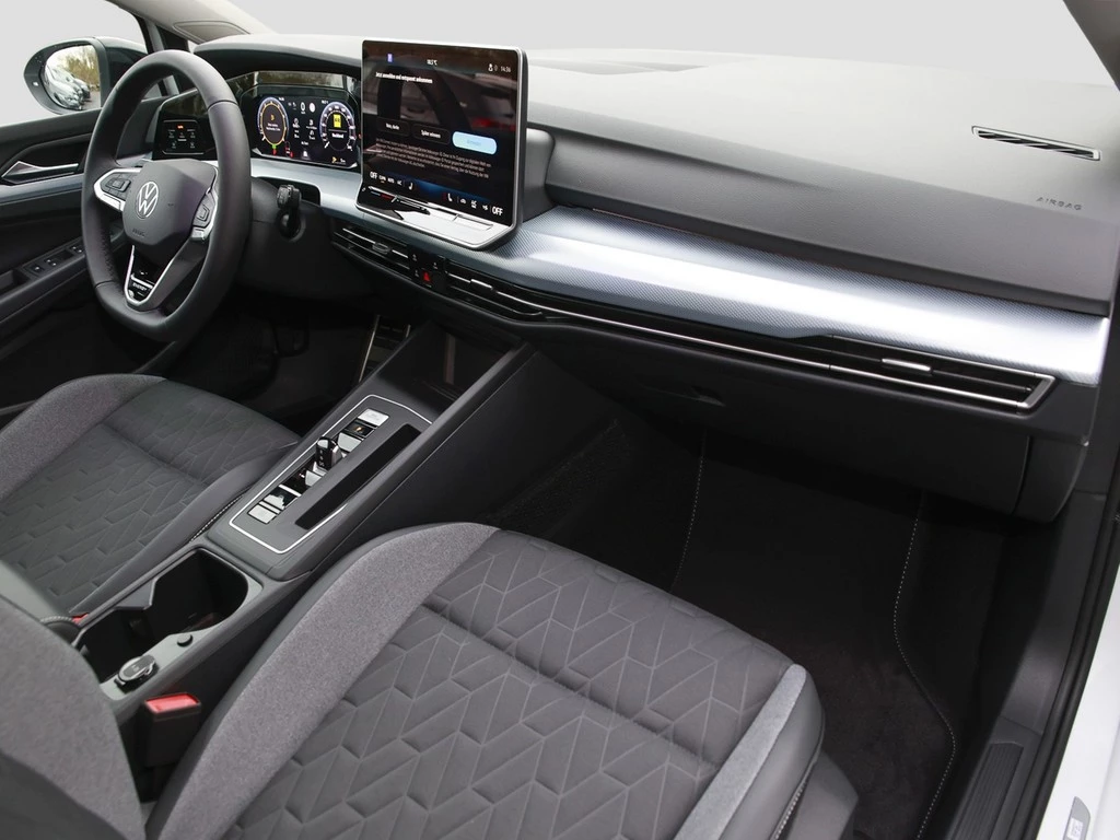 Volkswagen Golf 8 FL 1.5 eTSI Energy AHK, RFK, Navi VAL