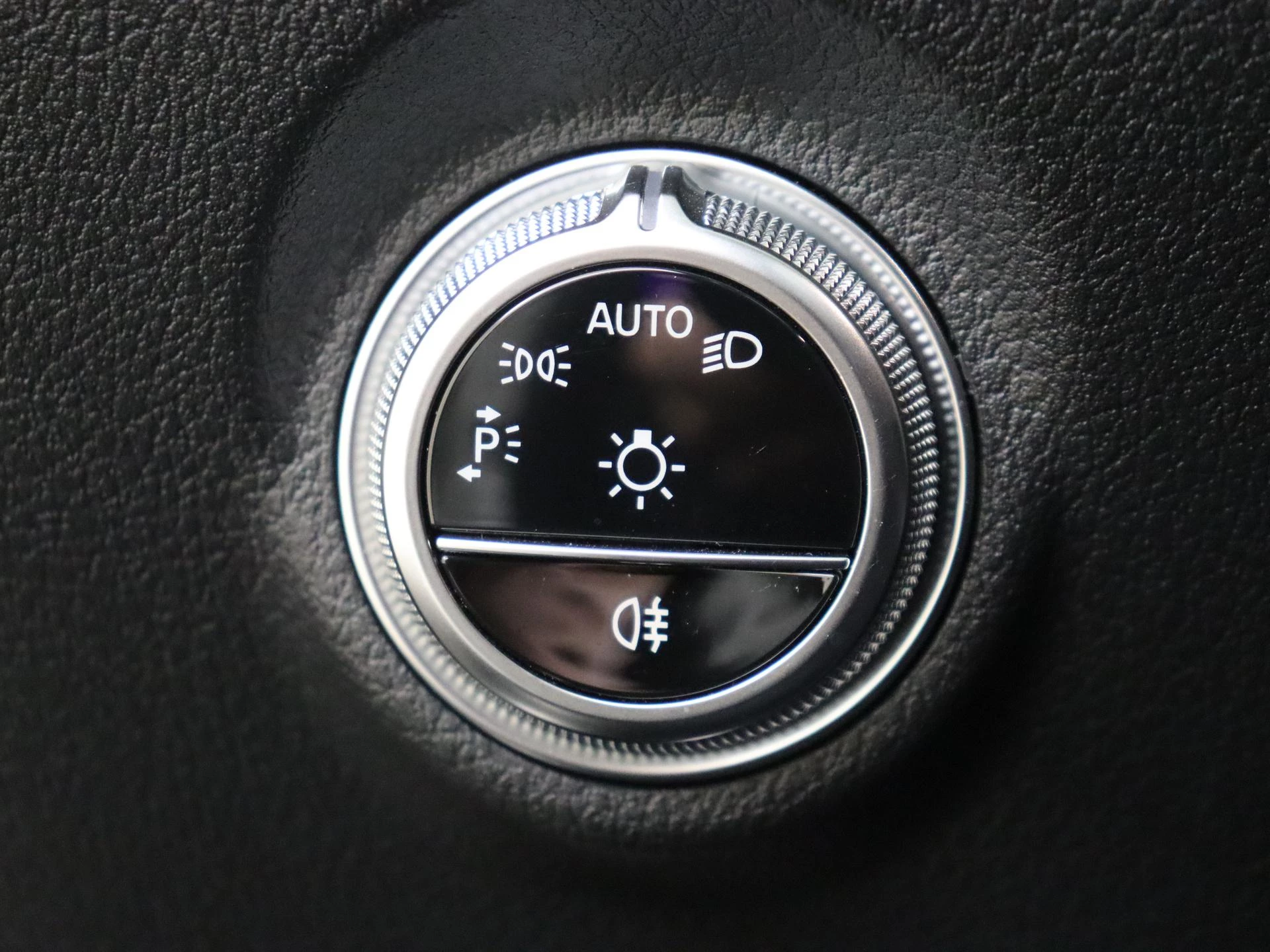 Mercedes-Benz-C-Klasse-image-23