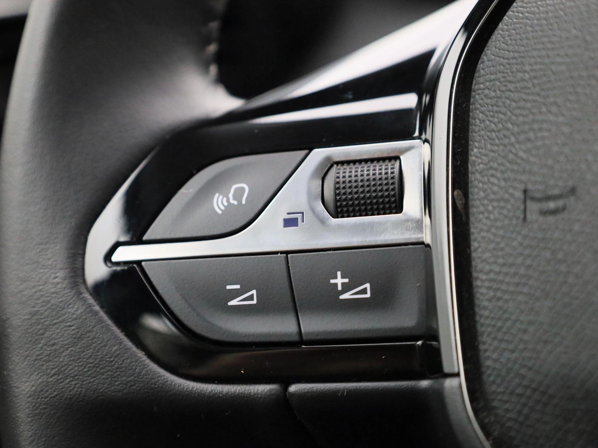 Peugeot-208-image-19