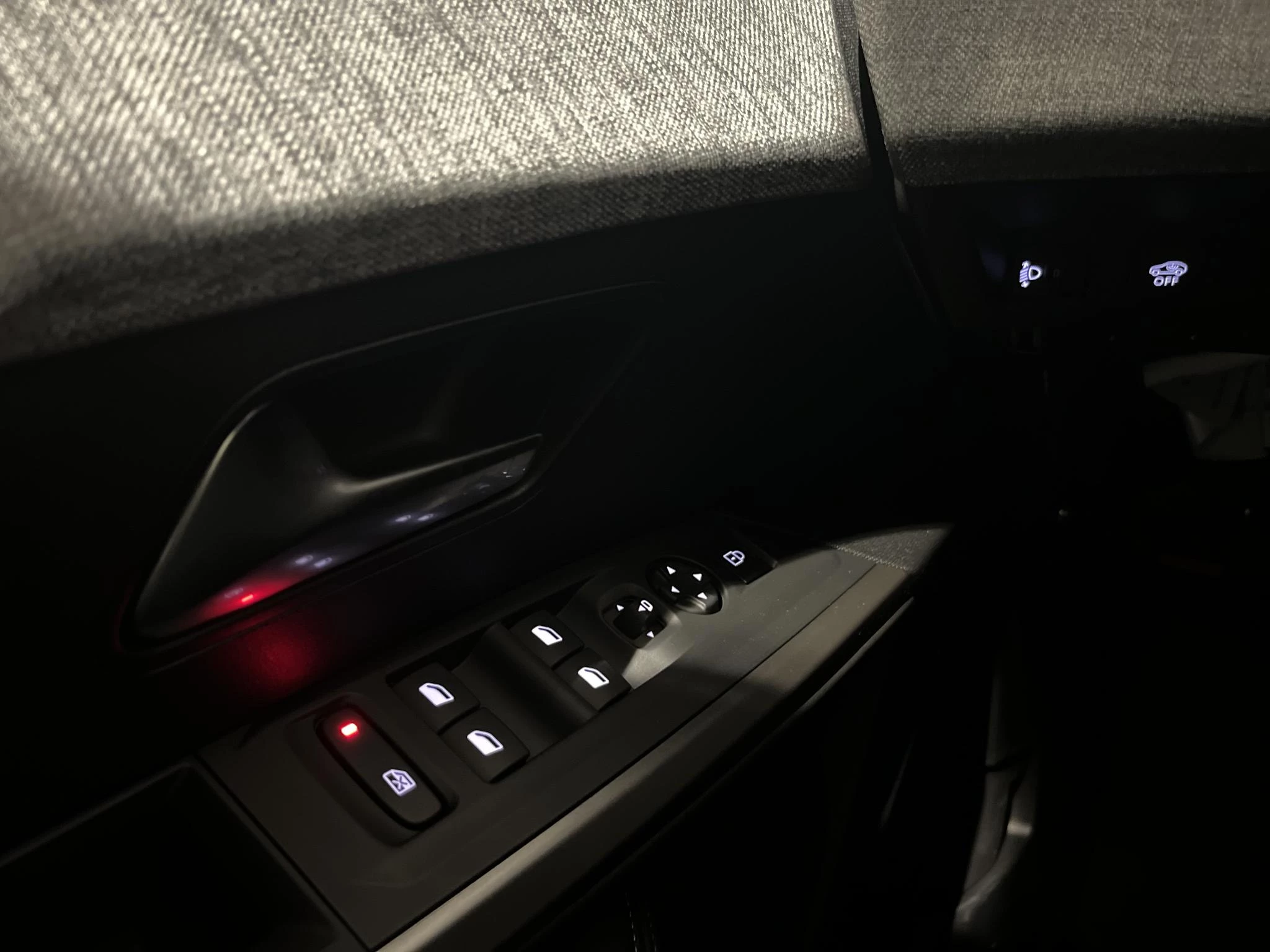 Peugeot-e-5008-image-15