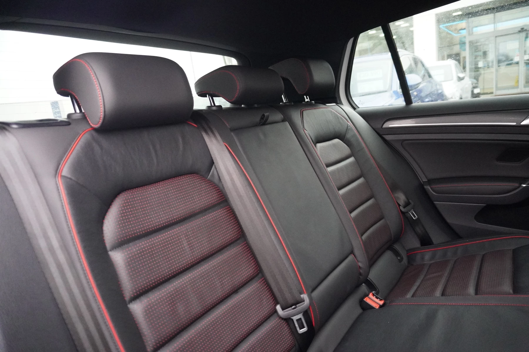Volkswagen-Golf-image-10