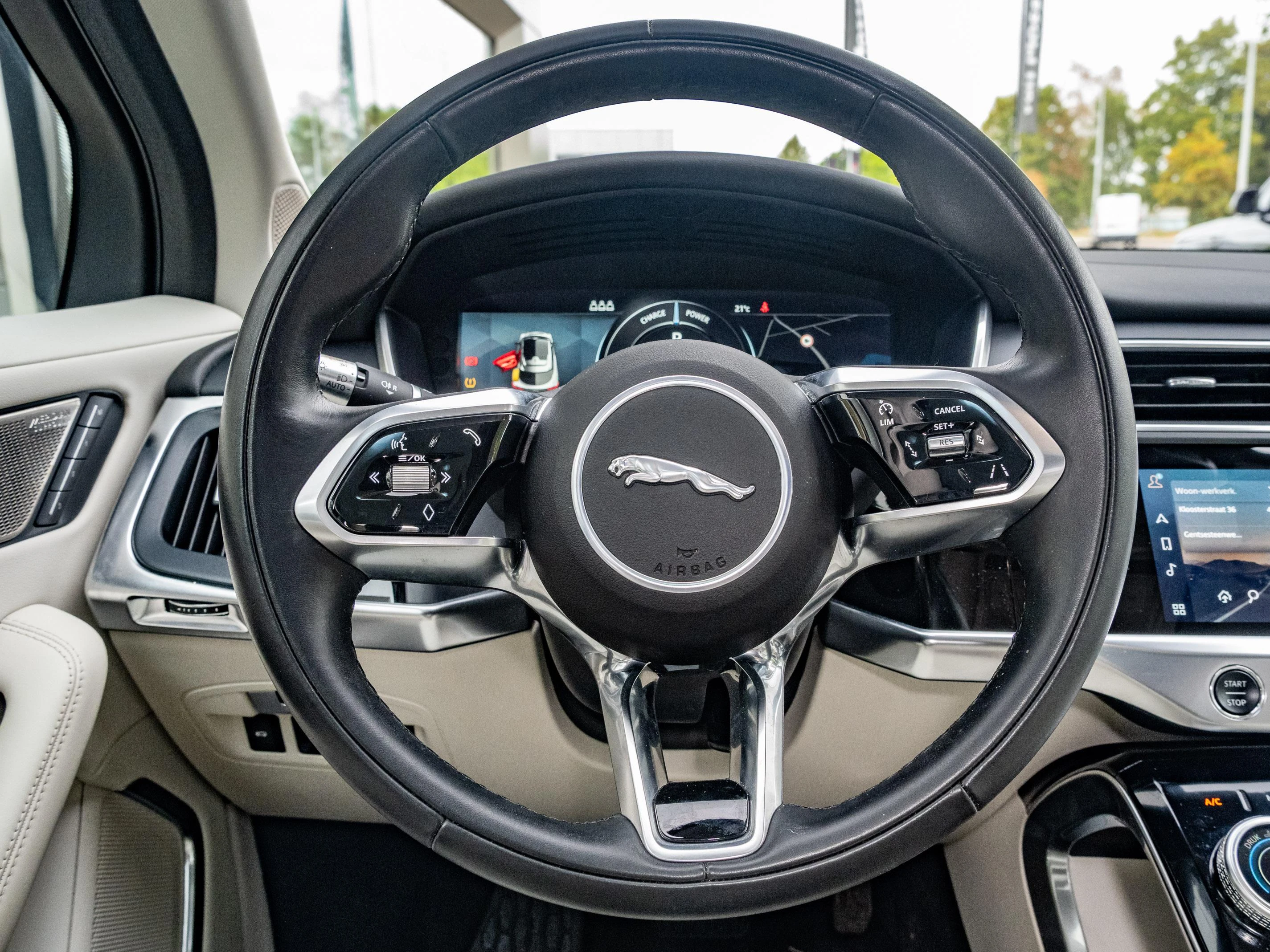 Jaguar-I-PACE-image-25