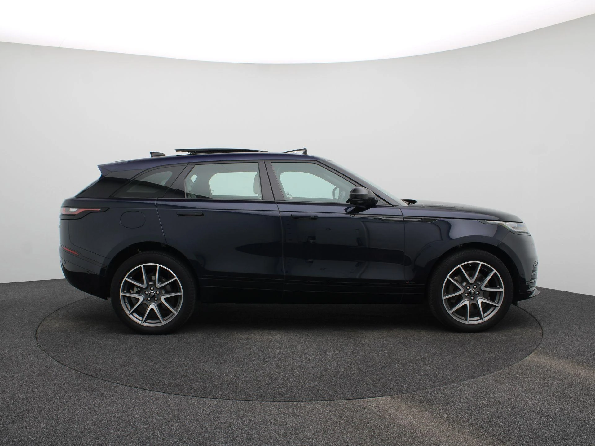 Land Rover-Range Rover Velar-image-5