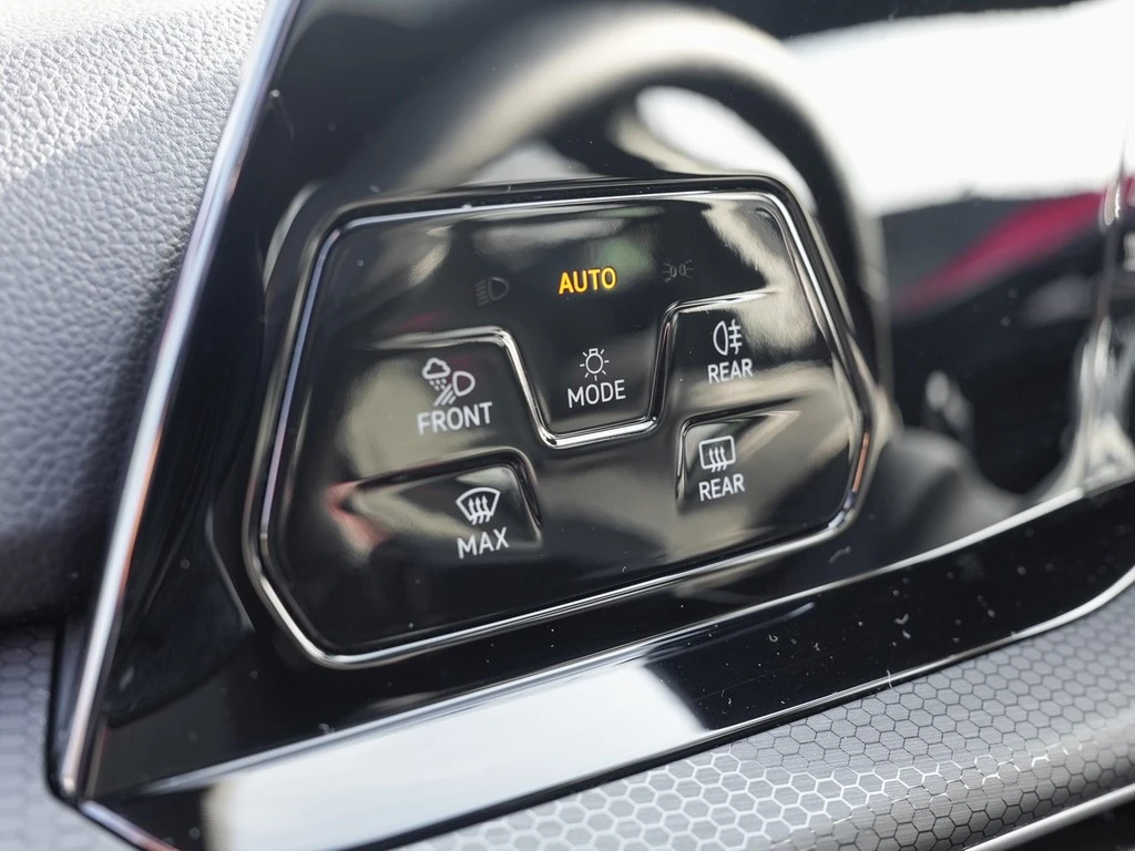 Volkswagen-Golf-image-16