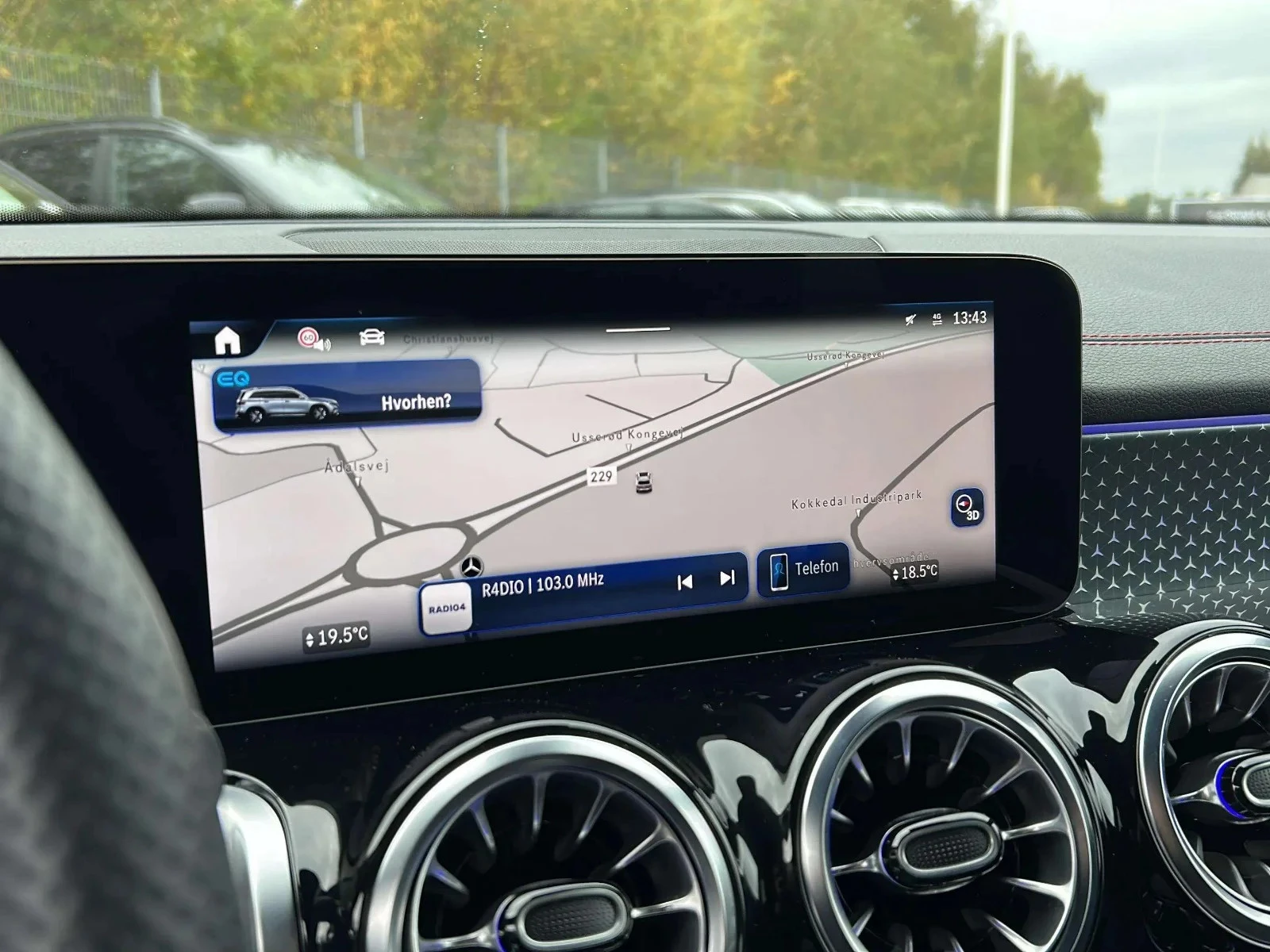 Mercedes-Benz-EQB-image-16