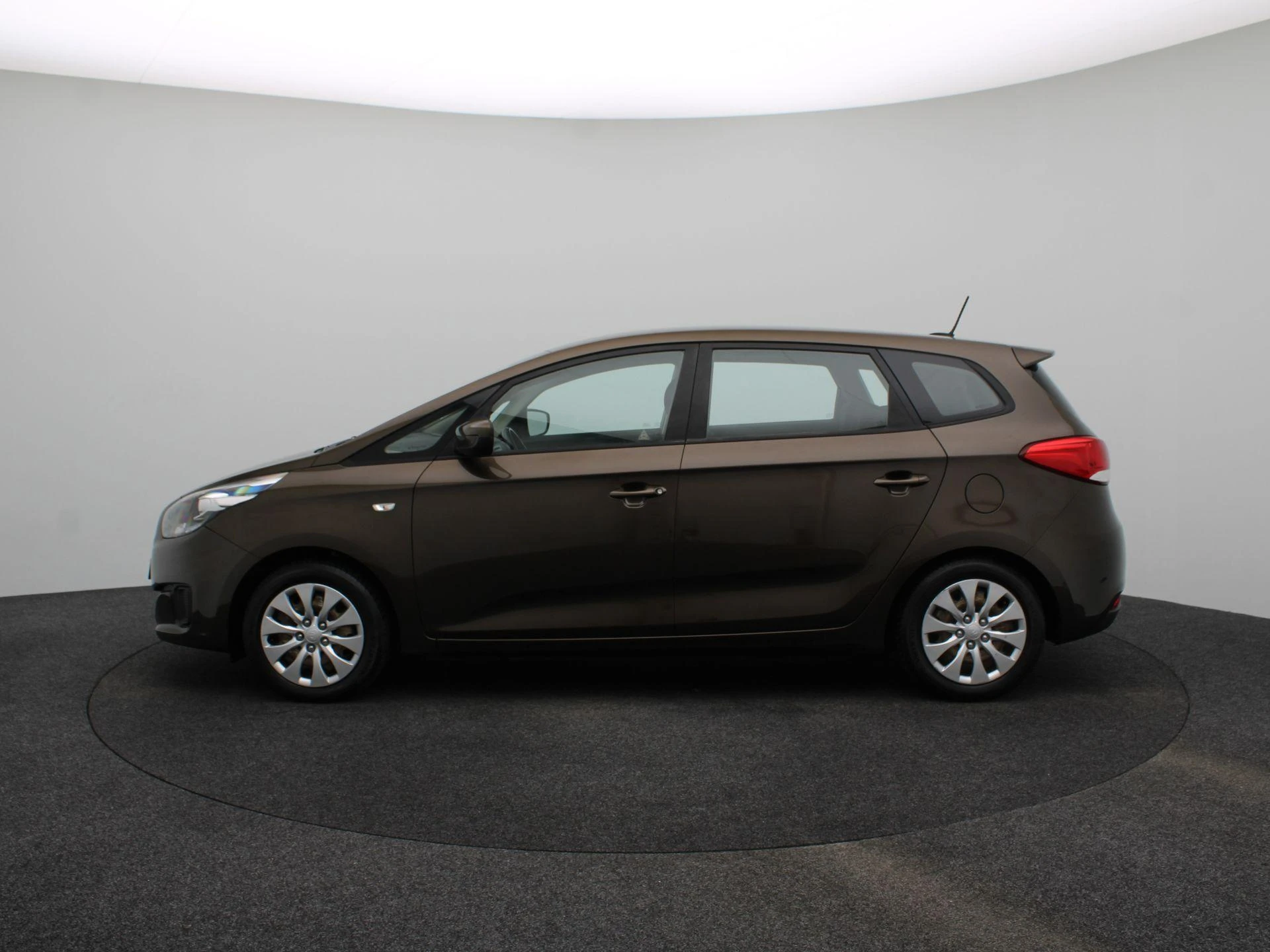Kia Carens 1.6 GDi First Edition