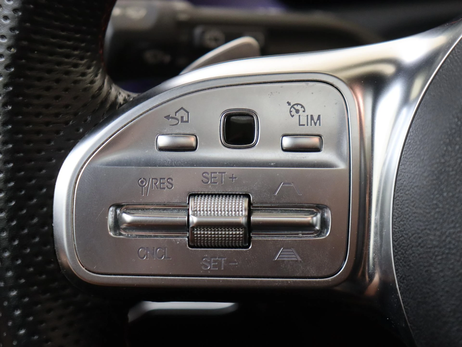 Mercedes-Benz-CLA-image-12