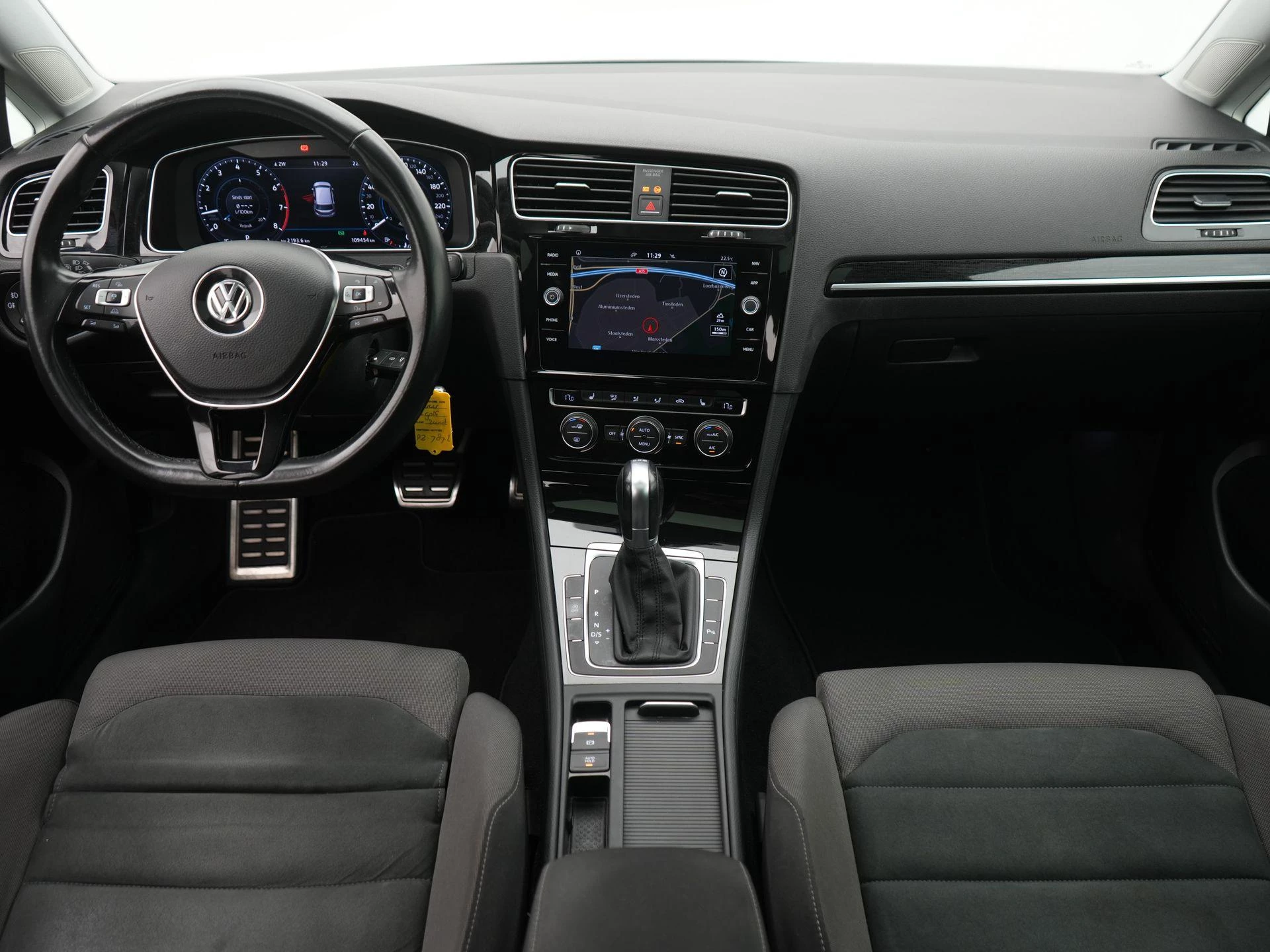 Volkswagen-Golf-image-6