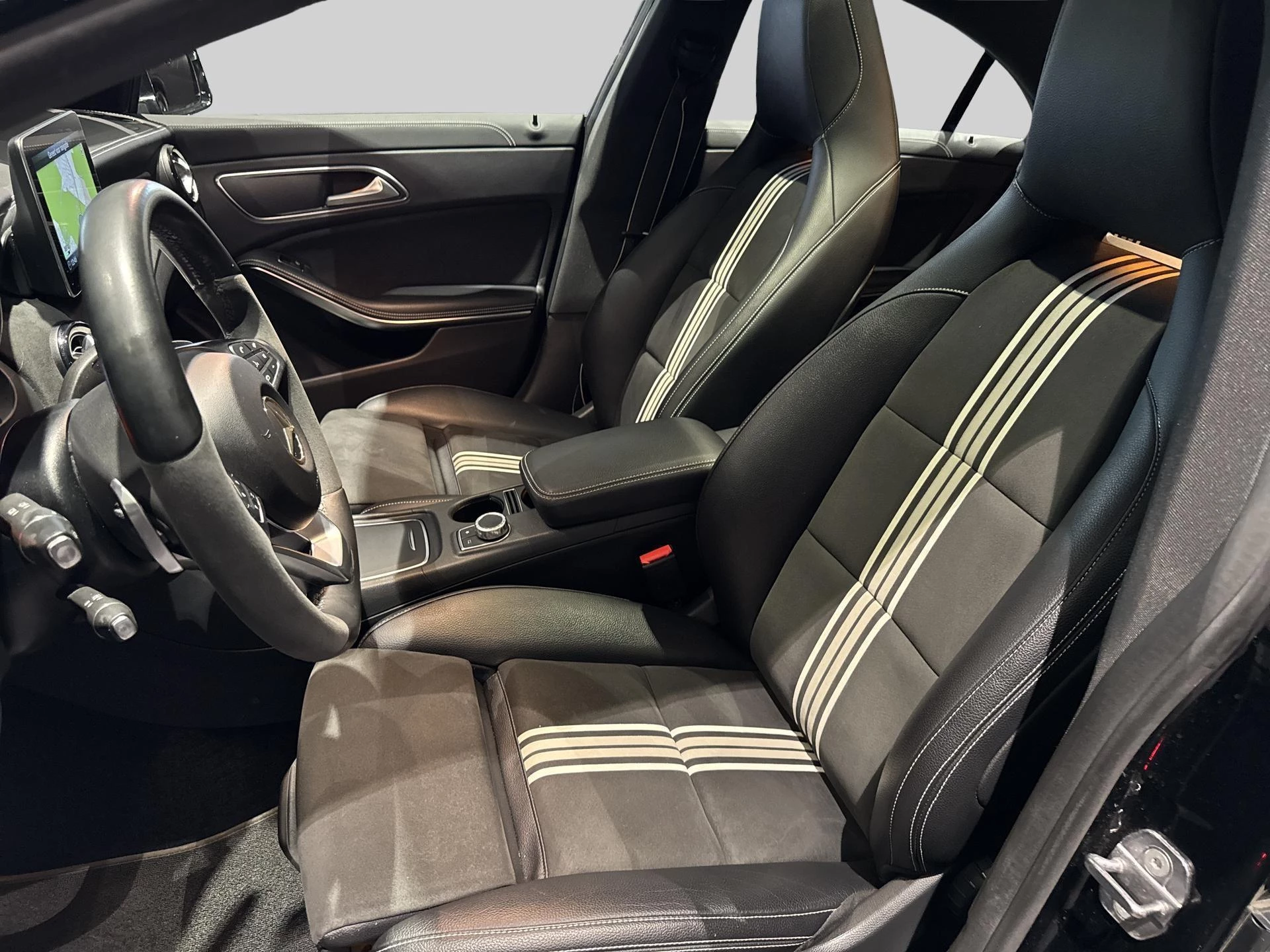 Mercedes-Benz-CLA-image-13