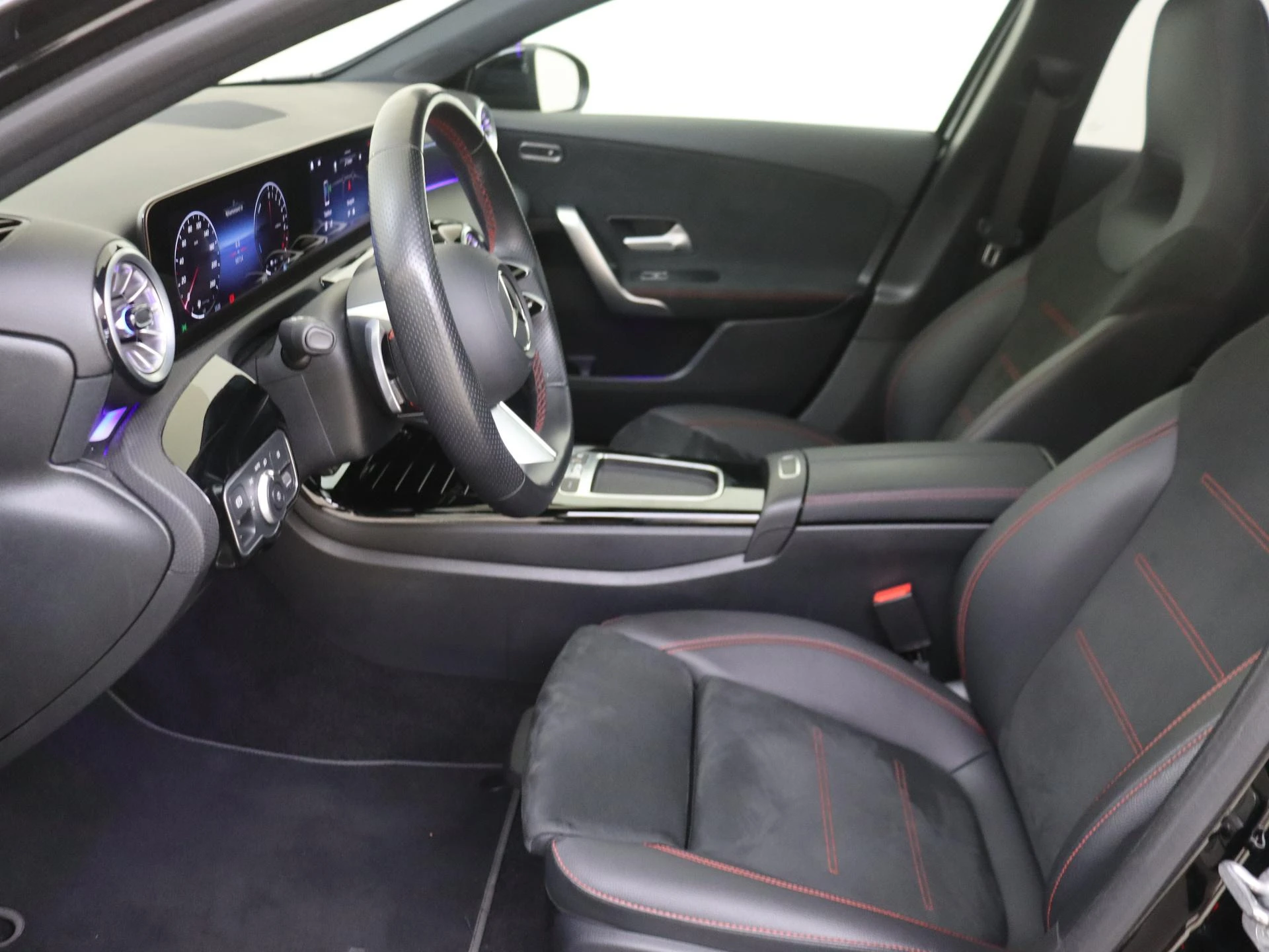 Mercedes-Benz-A-Klasse-image-2