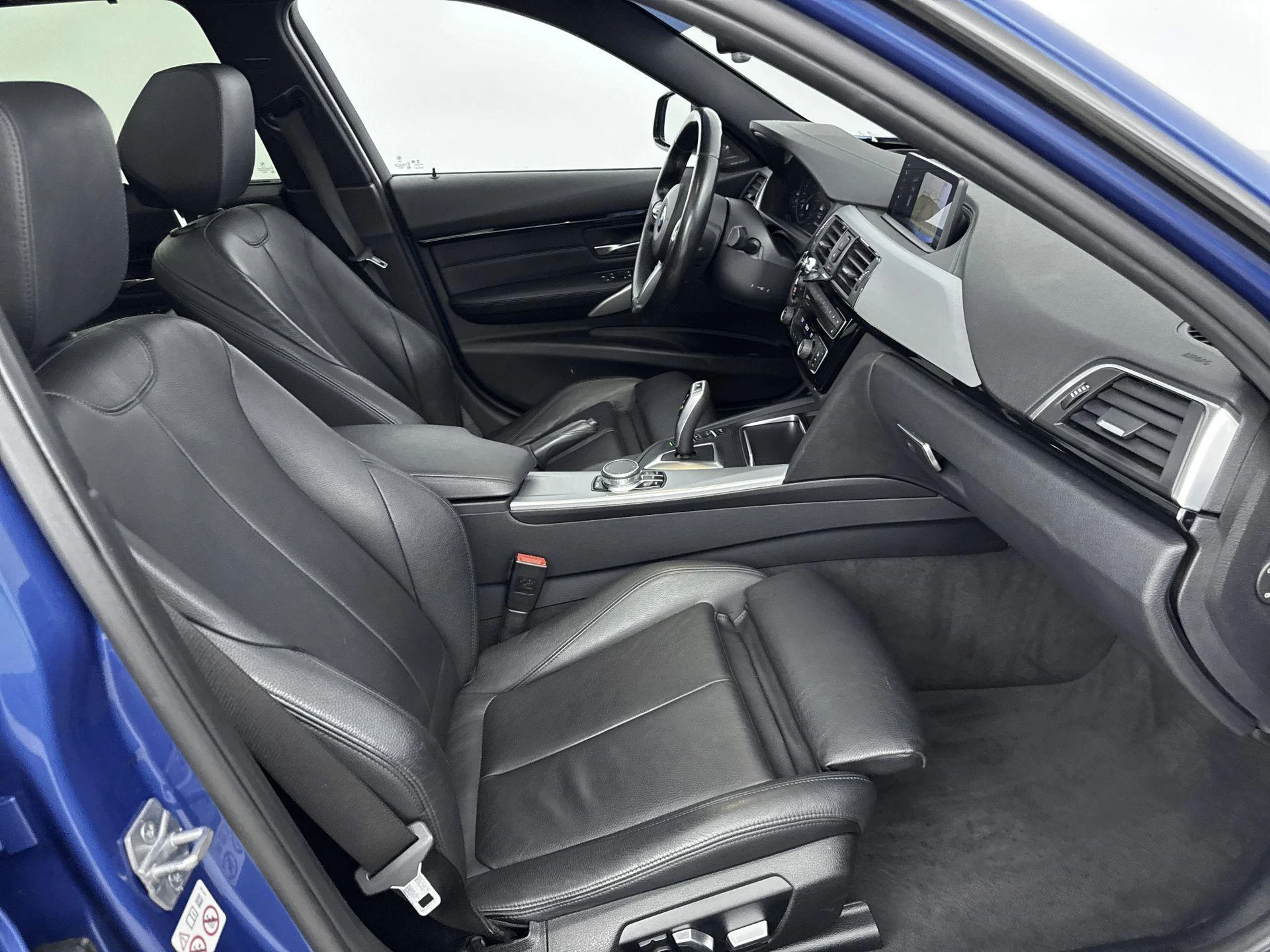 BMW-3 Serie-image-28
