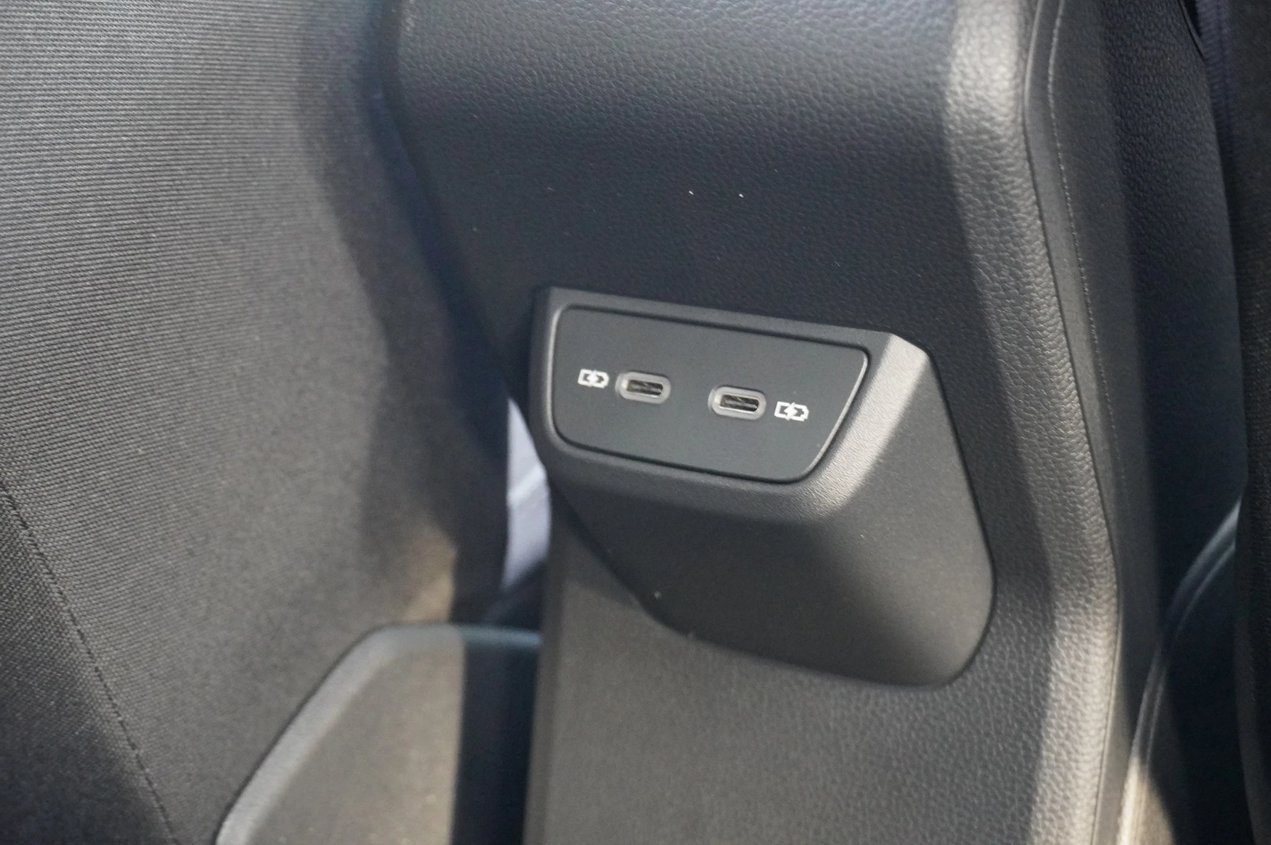 Volkswagen-Polo-image-9