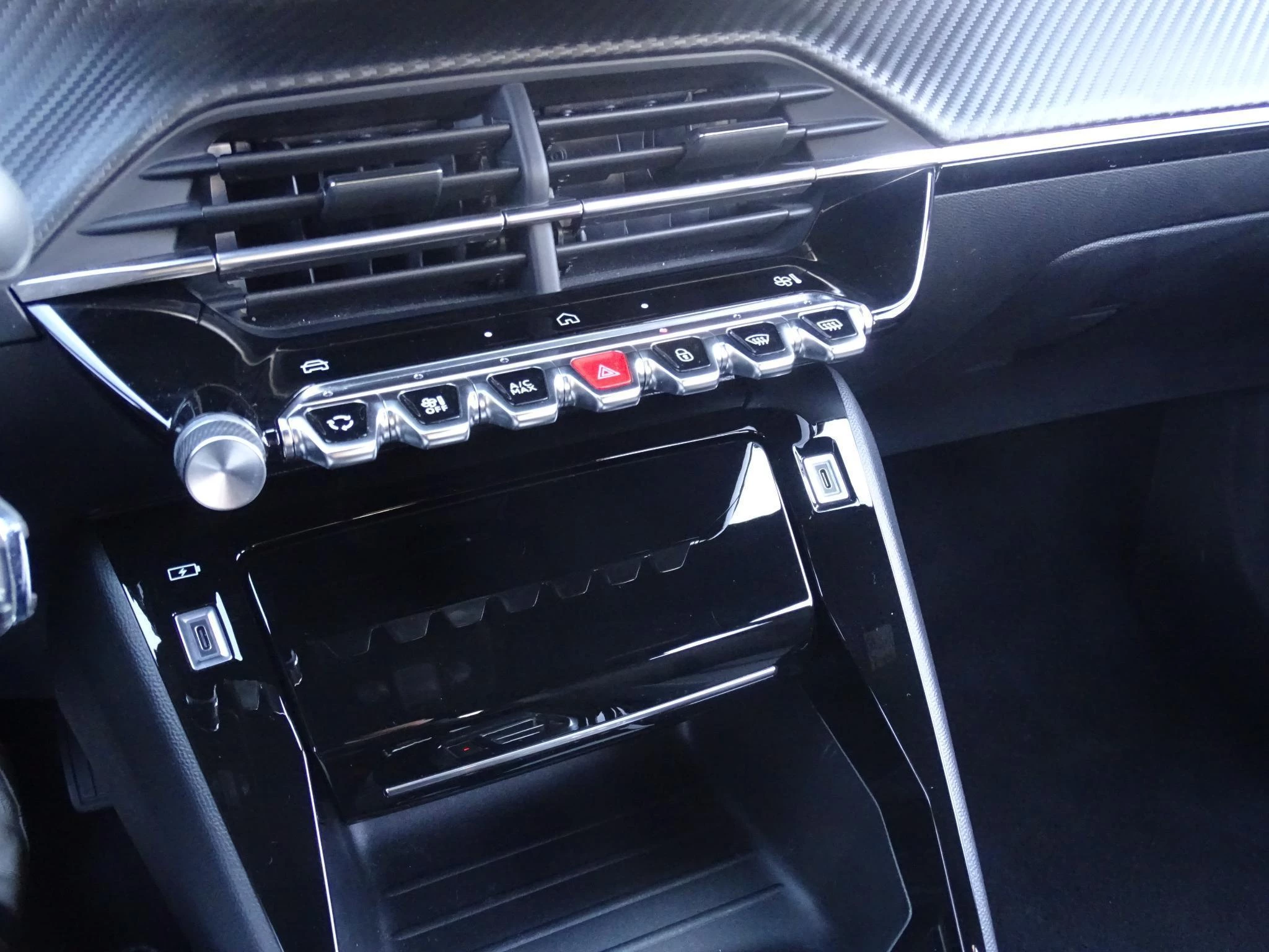 Peugeot 2008 1.2 HYBRID 145 e-DSC6 Allure