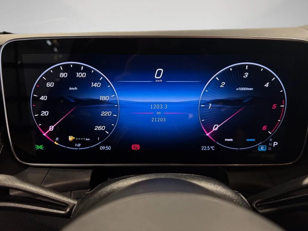 Mercedes-Benz-GLC 300 d-image-6