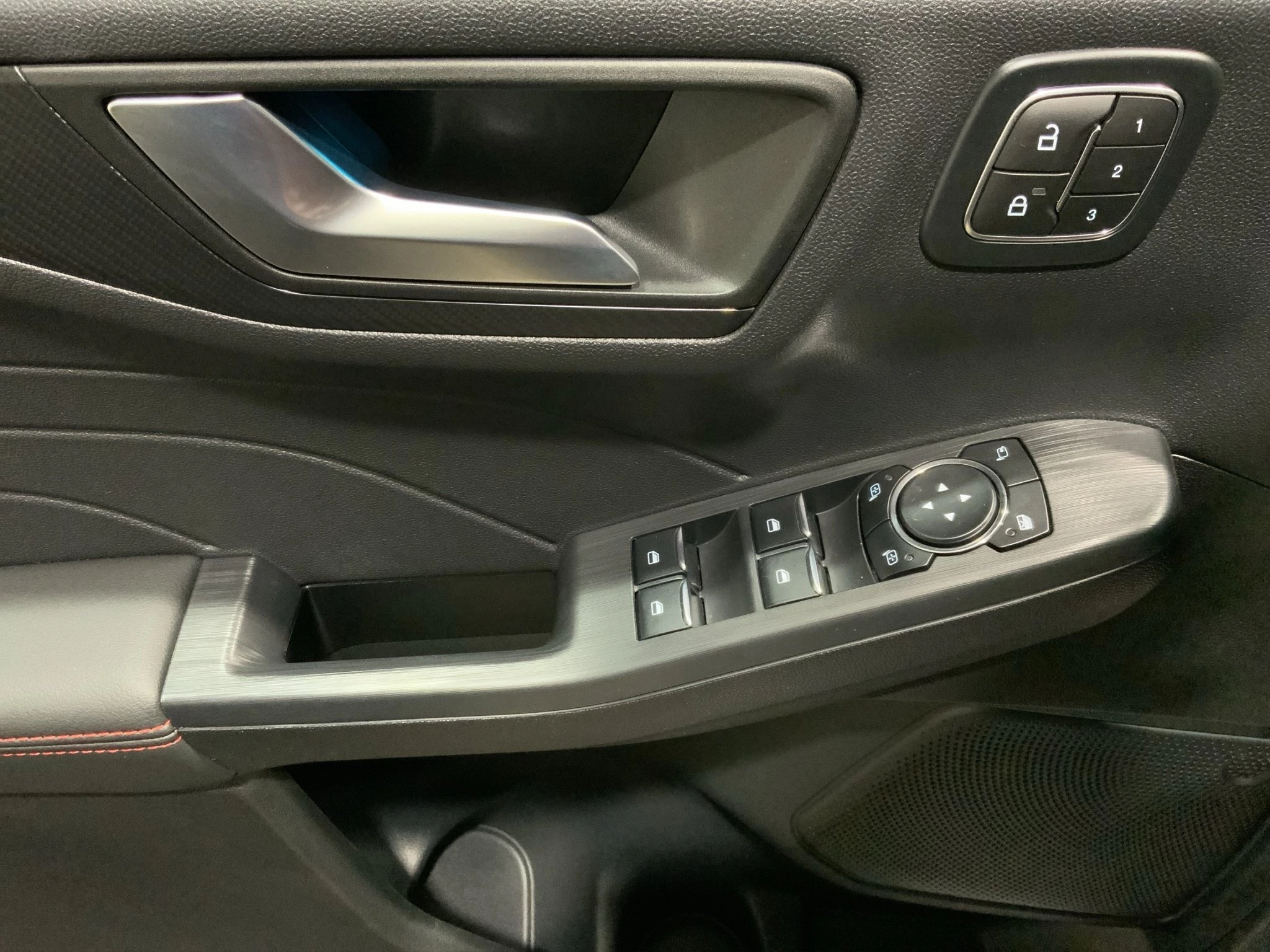 Ford Kuga ST-Line X FHEV*PANO*LED-MATRIX*360GRAD*AHK*ACC*NAVI
