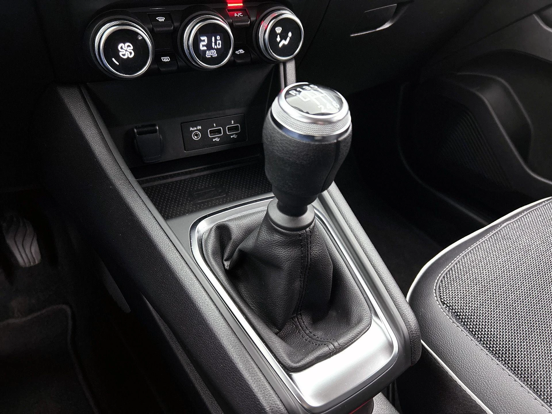Renault-Captur-image-28