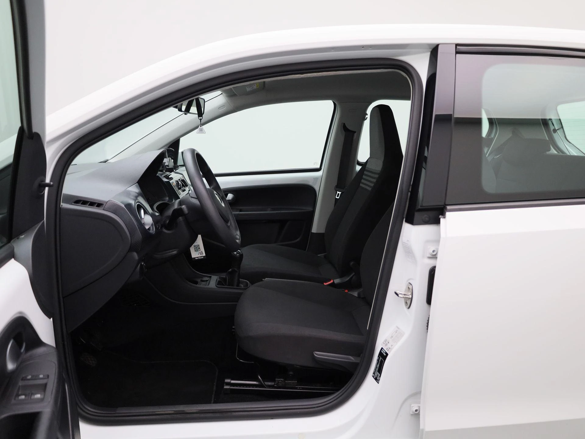 Volkswagen-up!-image-8