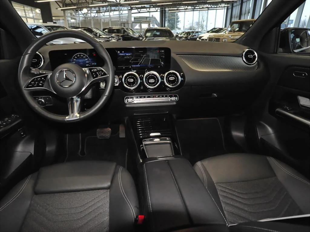 Mercedes-Benz-GLA 200 d-image-13