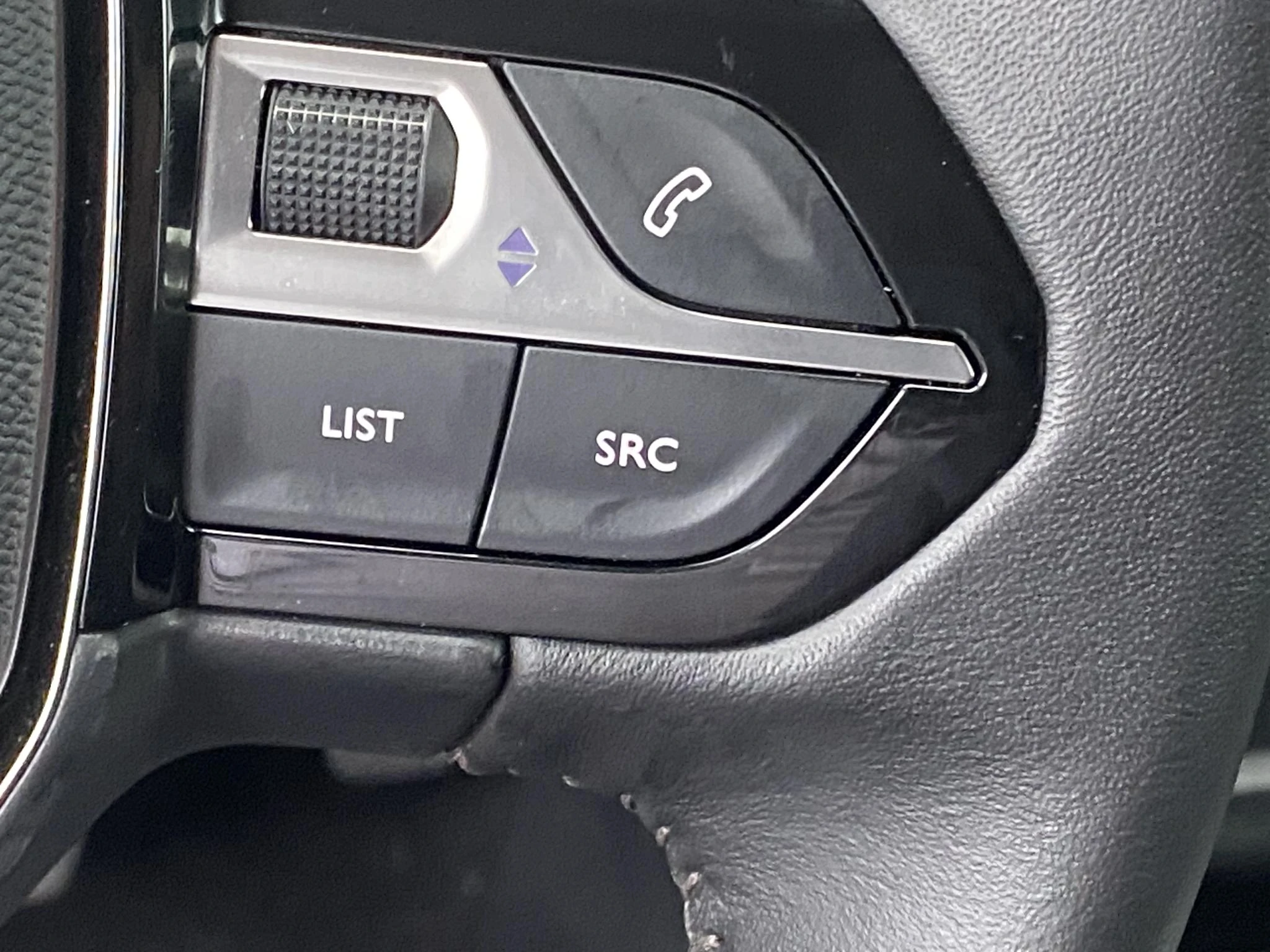 Peugeot-e-208-image-15