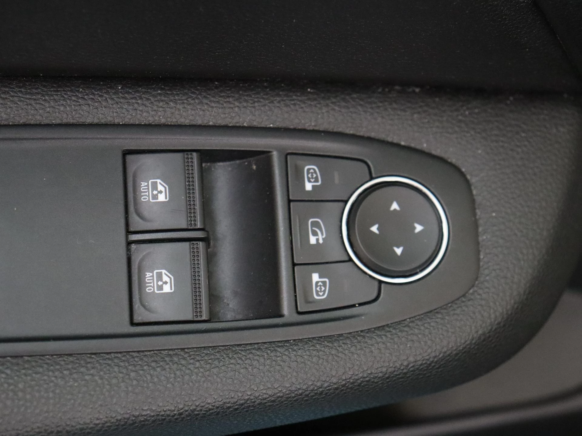 Renault-Clio-image-23