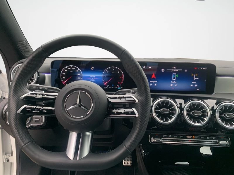 Mercedes-Benz CLA 200 d SB AMG LINE STANDHEIZUNG DISTRONIC AMG Line