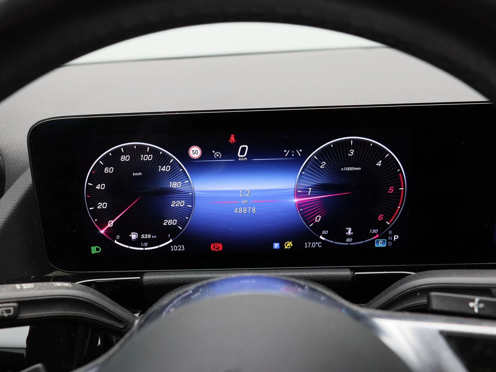 Mercedes-Benz GLA 180 d Luxury Line + LEDER + CARPLAY + LED + CAMERA +