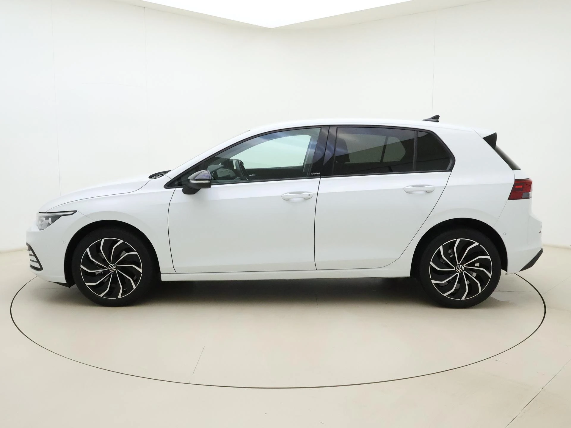 Volkswagen-Golf-image-1