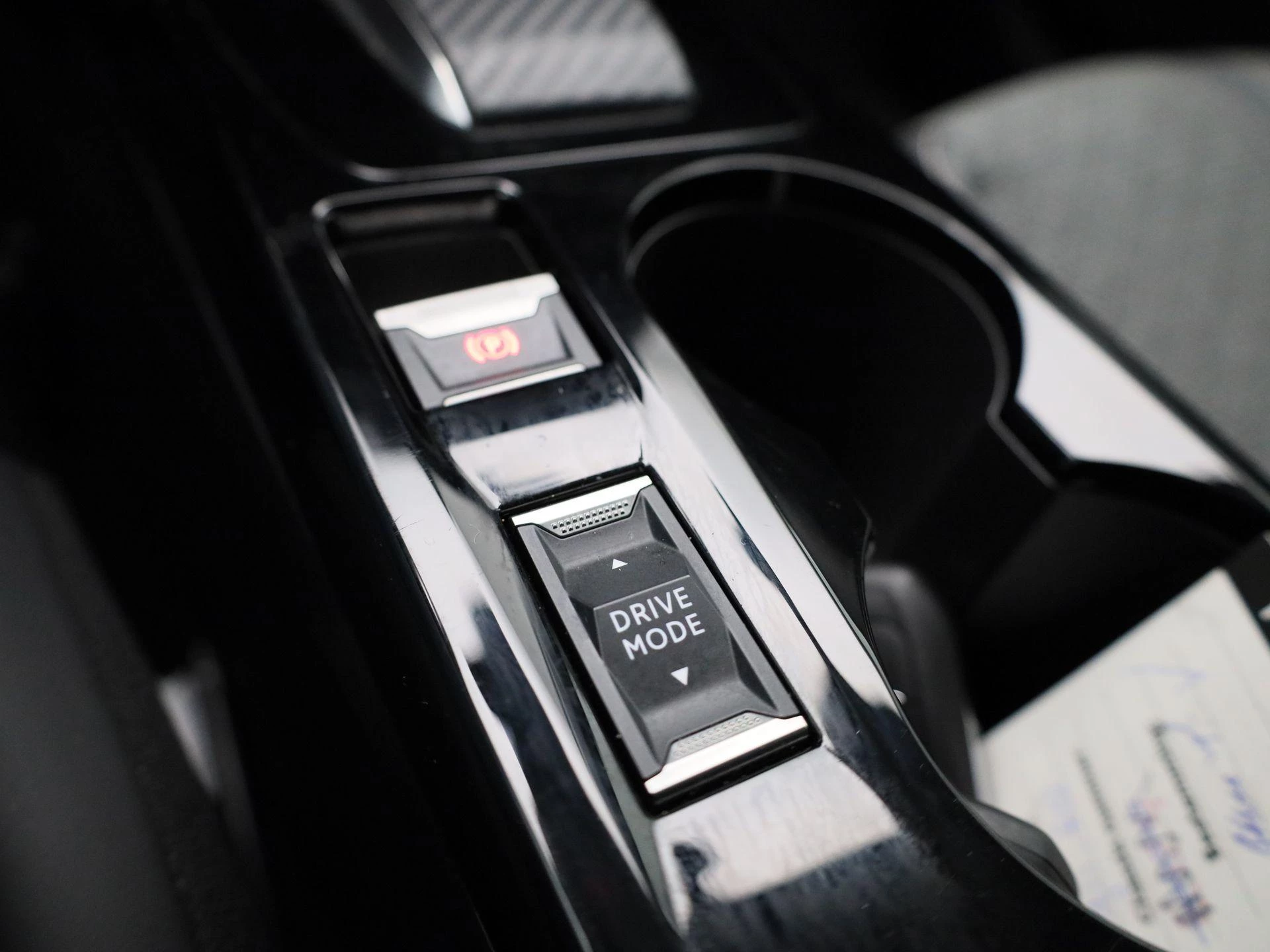 Peugeot-e-208-image-28