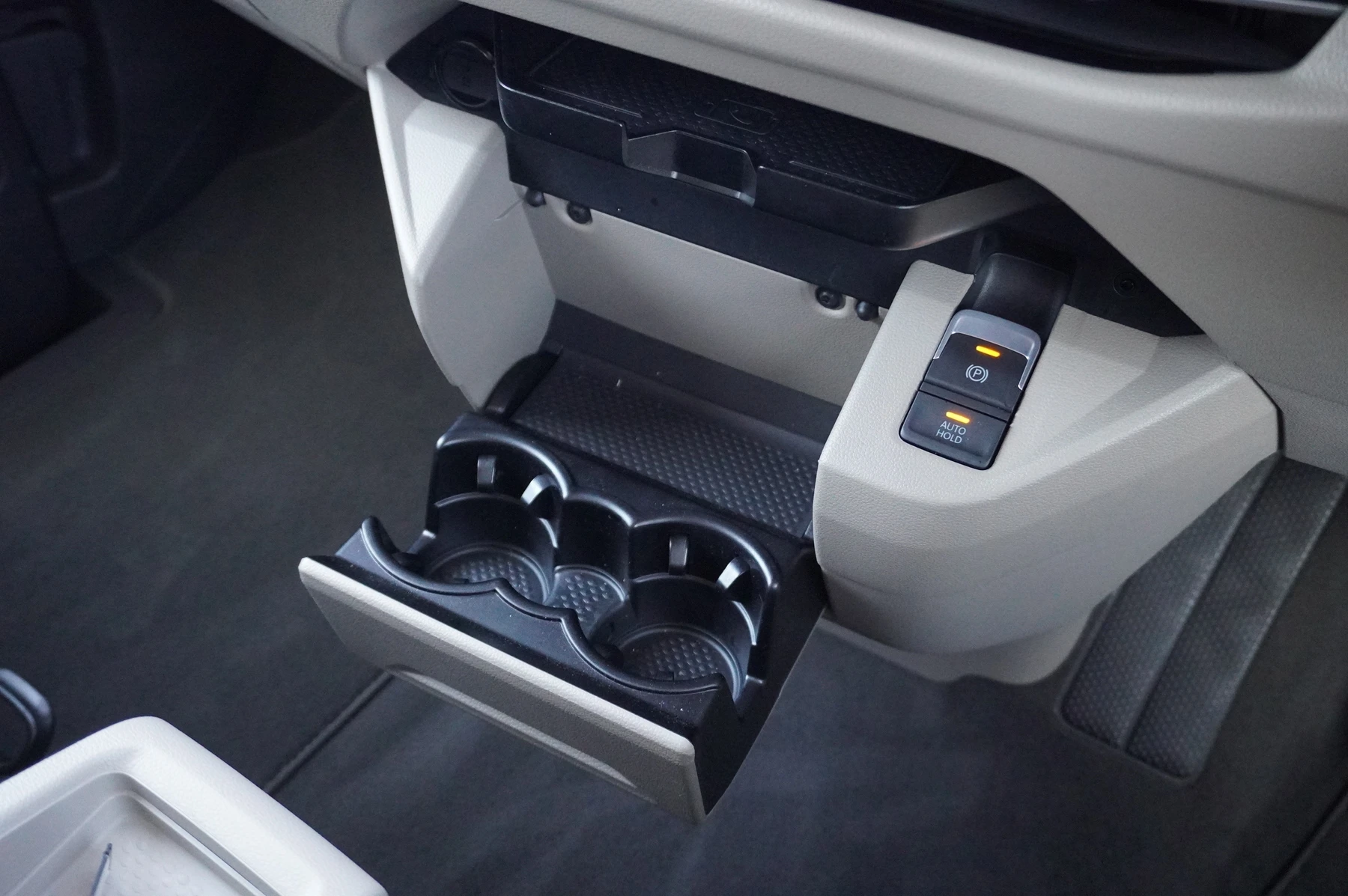 Volkswagen-Multivan-image-31
