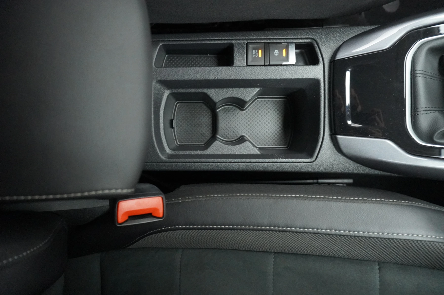 Volkswagen-T-Roc-image-31