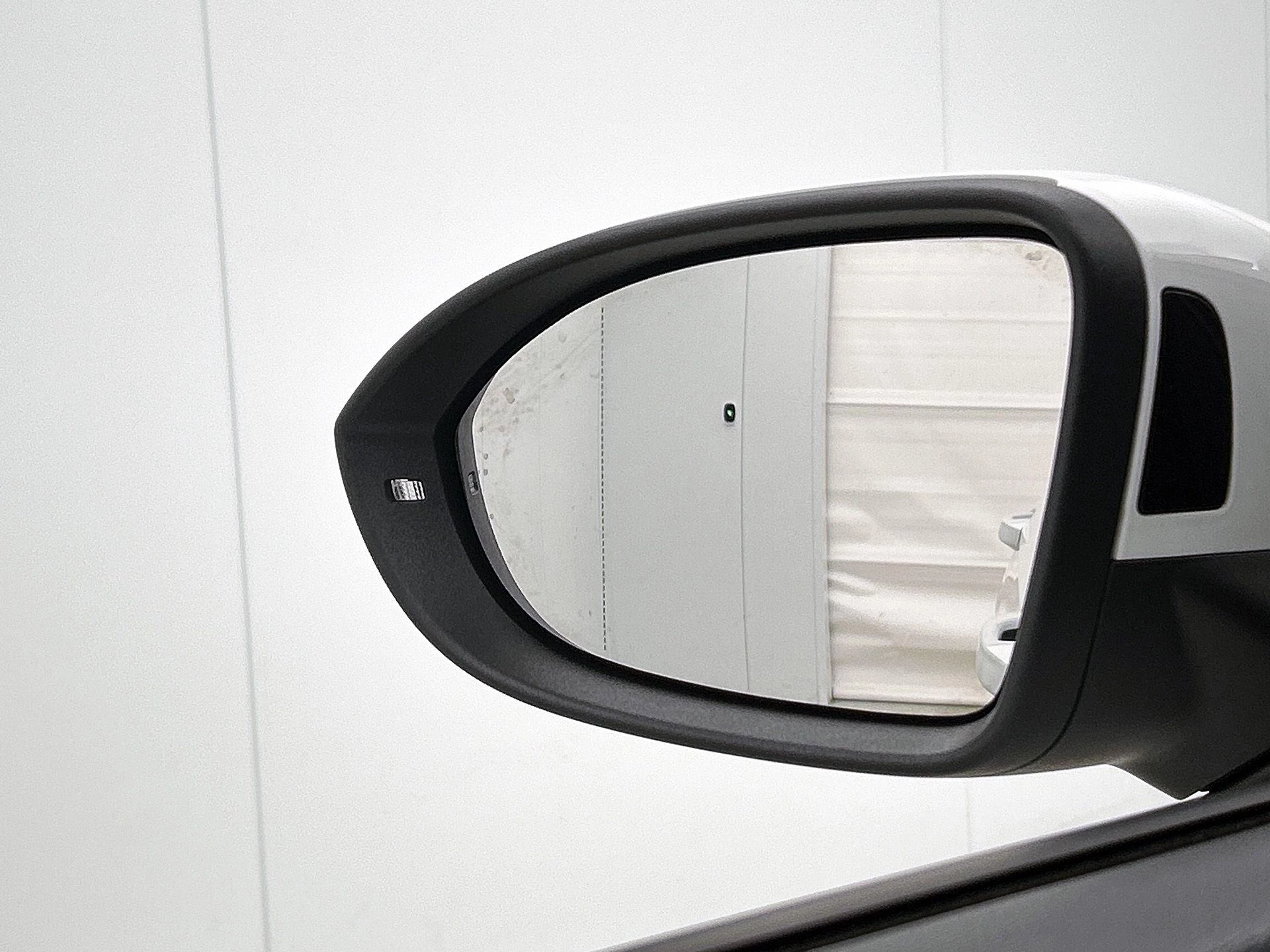 Volkswagen-Golf-image-23