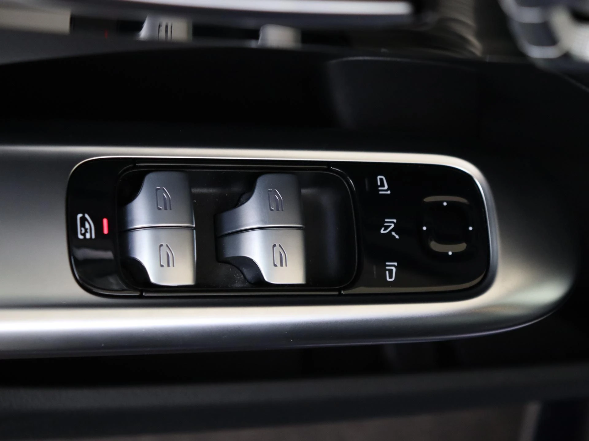 Mercedes-Benz-C-Klasse-image-25