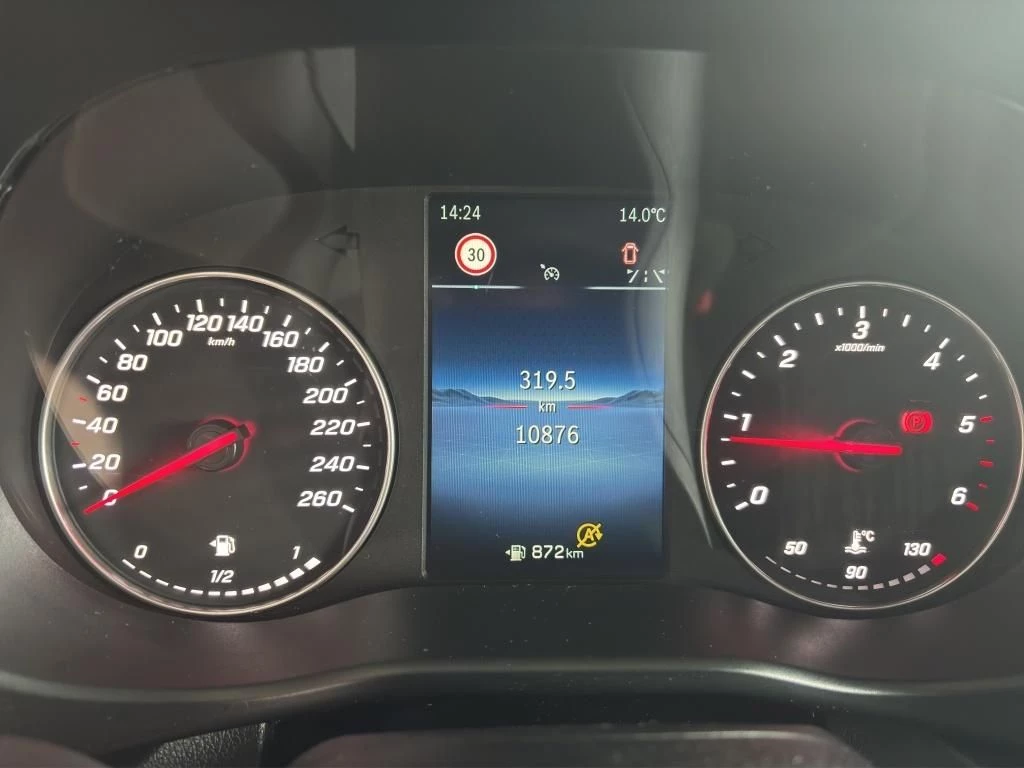 Mercedes-Benz-Vito-image-12